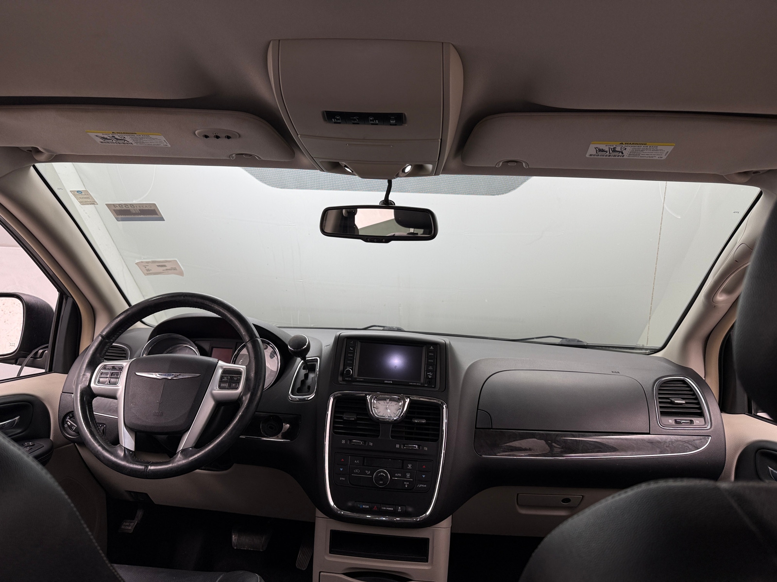 Thumbnail: 2016 Chrysler Town & Country - 2