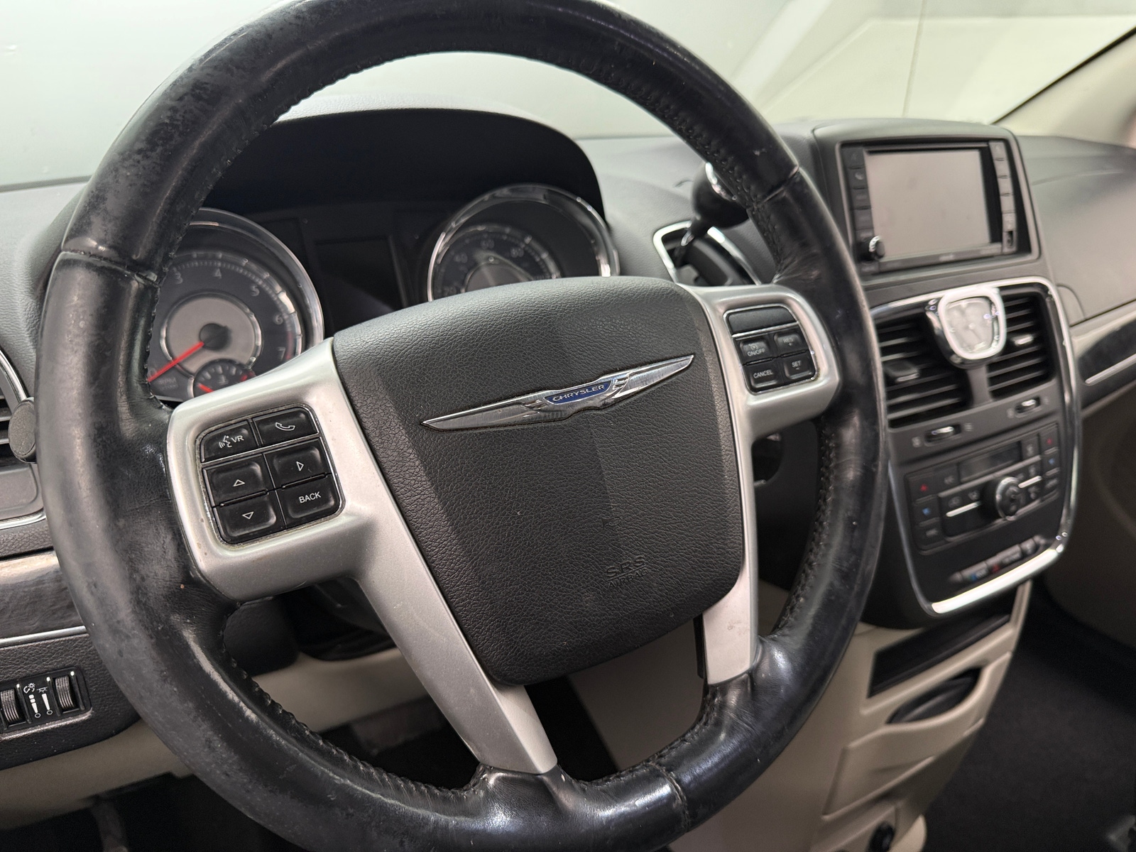 Thumbnail: 2016 Chrysler Town & Country - 4