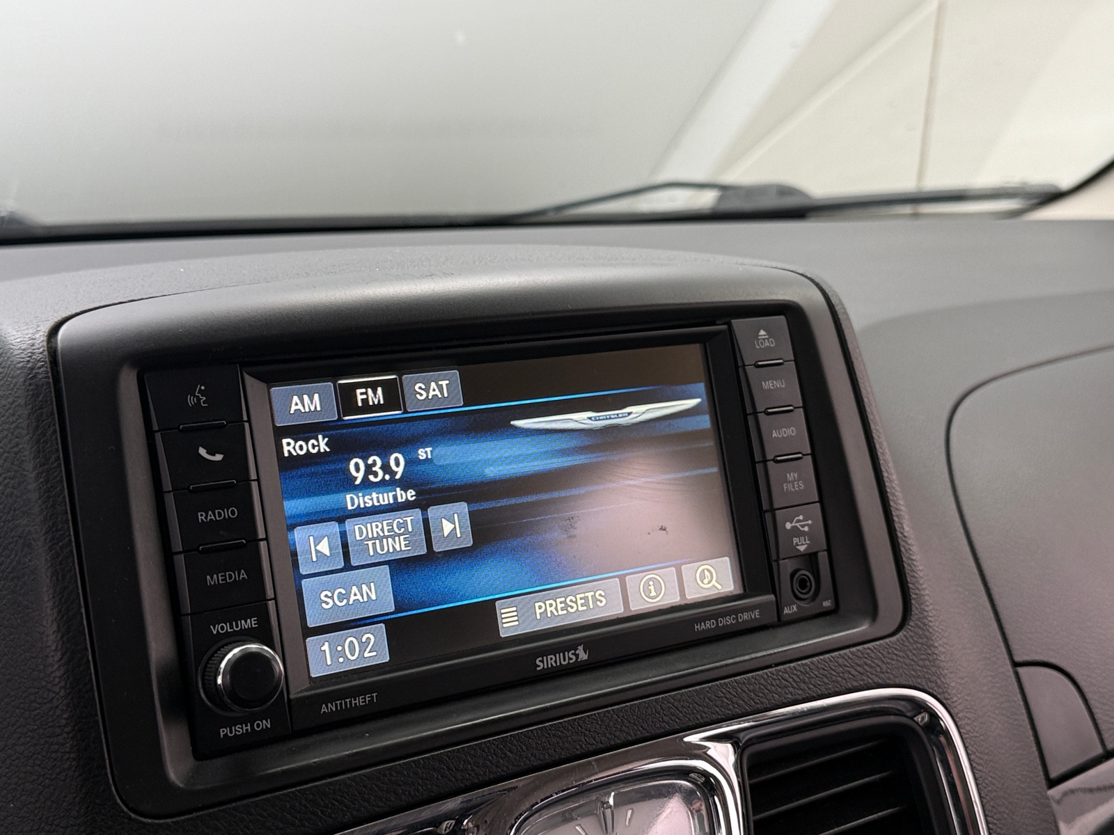 Thumbnail: 2016 Chrysler Town & Country - 3