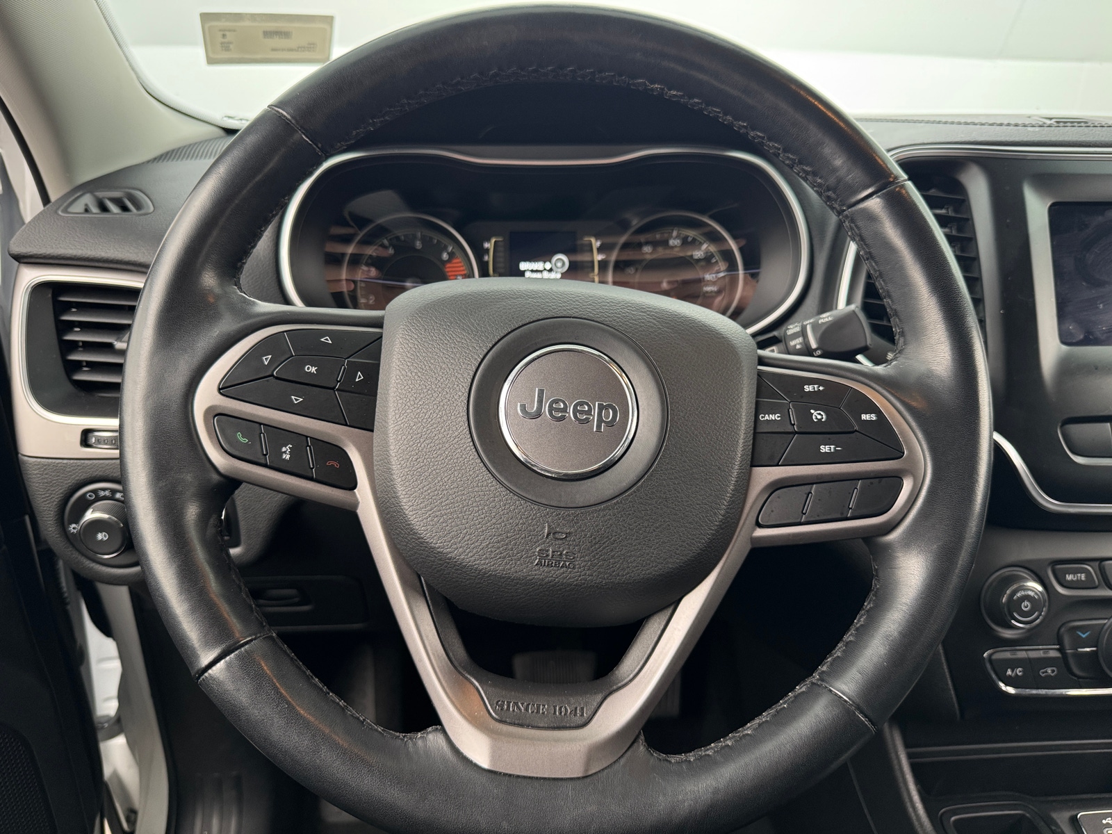 Thumbnail: 2021 Jeep Cherokee - 5