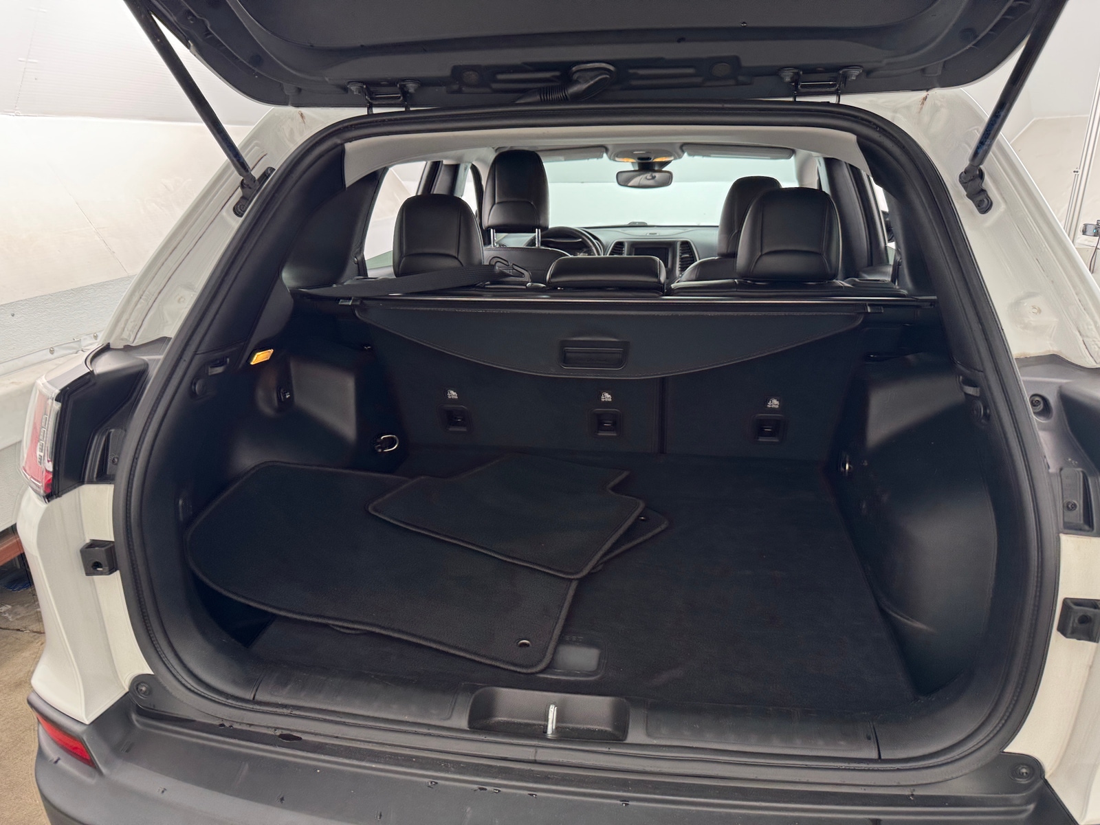 Thumbnail: 2021 Jeep Cherokee - 7