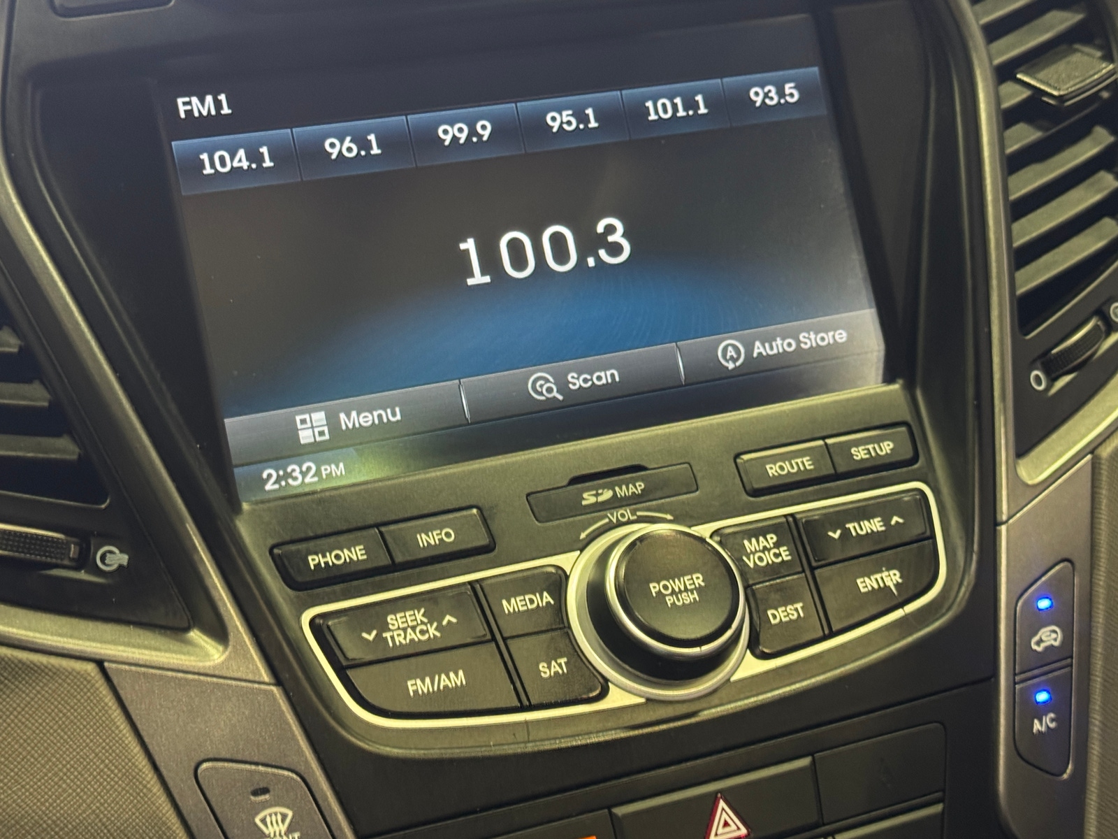 Thumbnail: 2016 Hyundai Santa Fe - 4