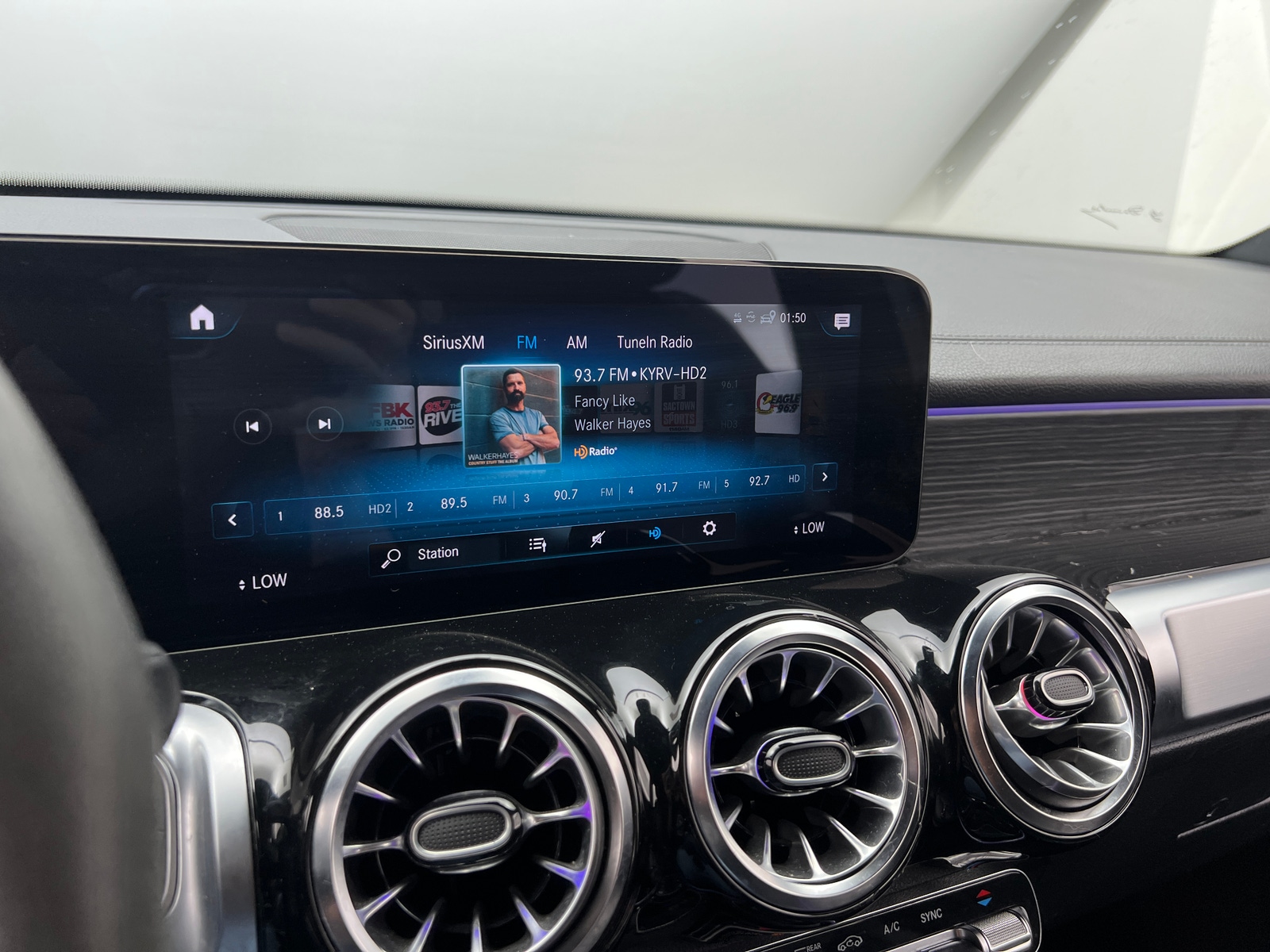 Thumbnail: 2022 Mercedes-Benz GLB - 3