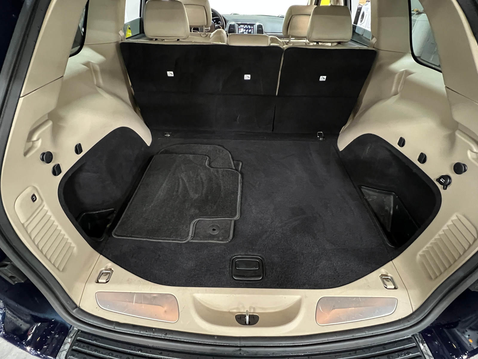 Thumbnail: 2018 Jeep Grand Cherokee - 6