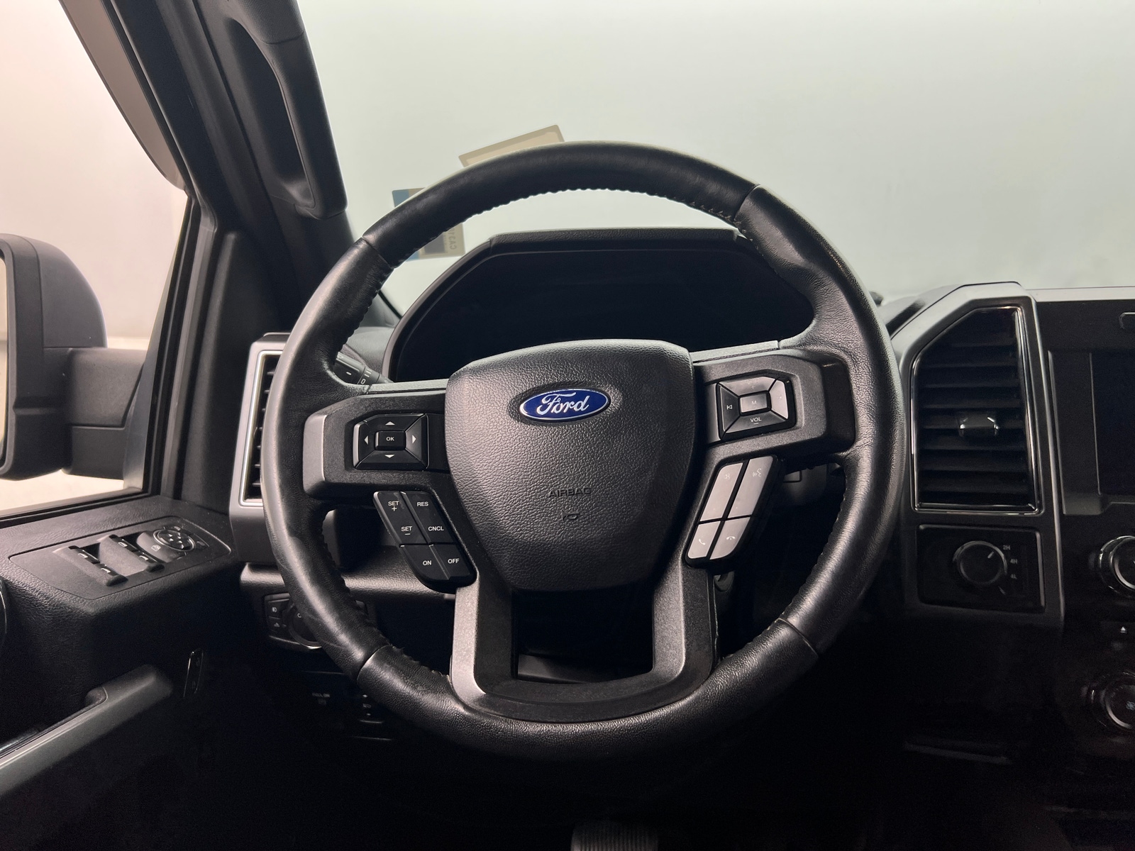 Thumbnail: 2018 Ford Econoline - 5