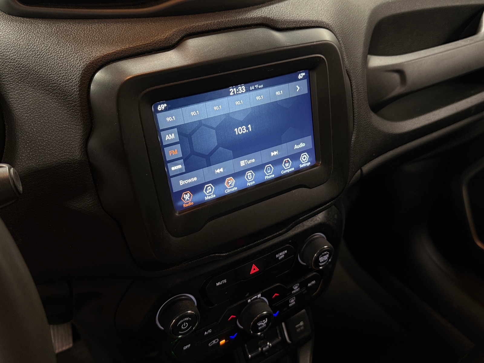 Thumbnail: 2019 Jeep Renegade - 4