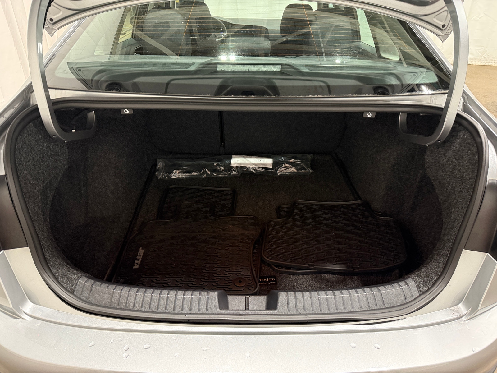 Thumbnail: 2023 Volkswagen Jetta - 7