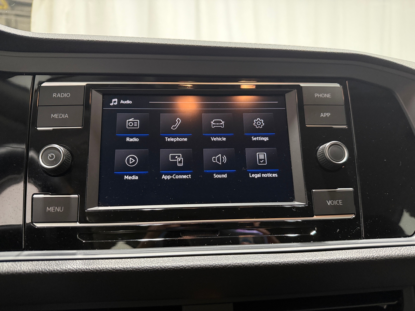 Thumbnail: 2023 Volkswagen Jetta - 4