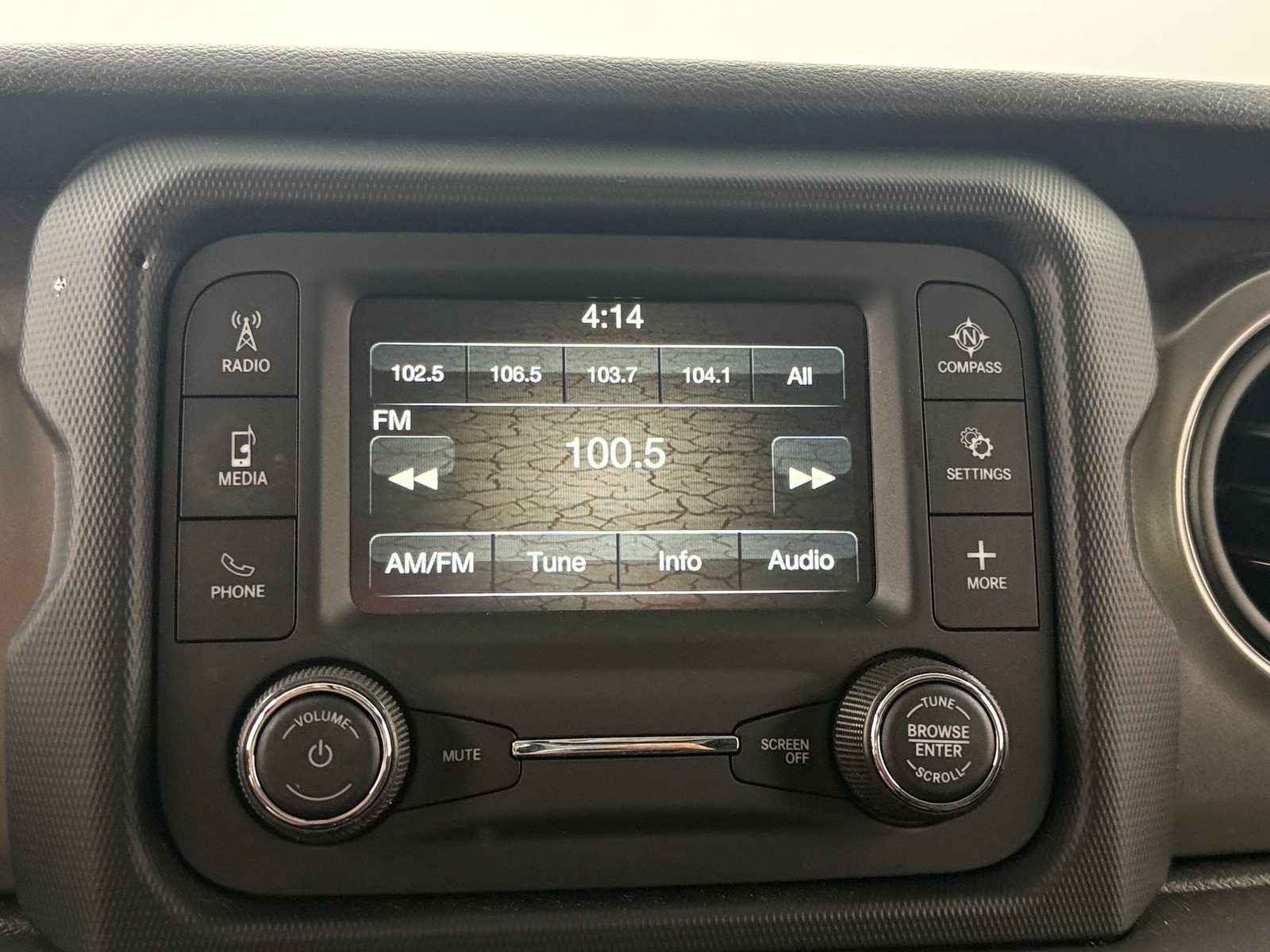 Thumbnail: 2019 Jeep Wrangler - 3