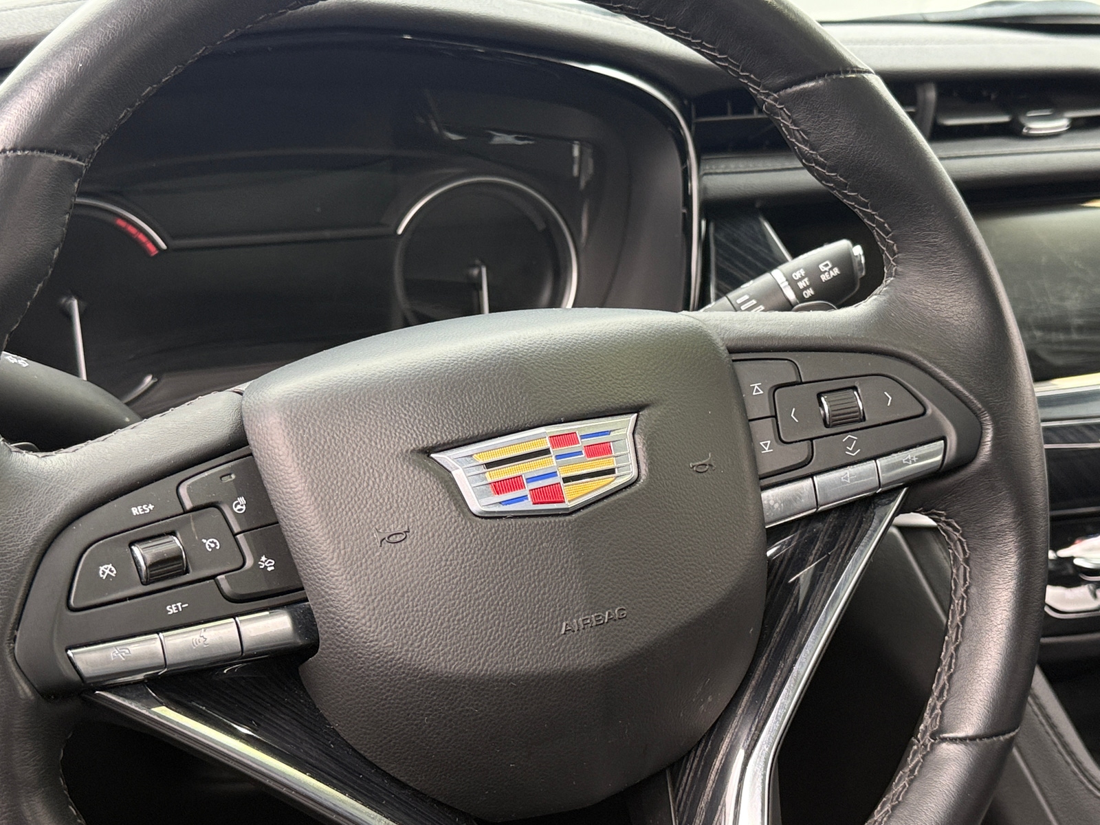 Thumbnail: 2025 Cadillac XT6 - 4