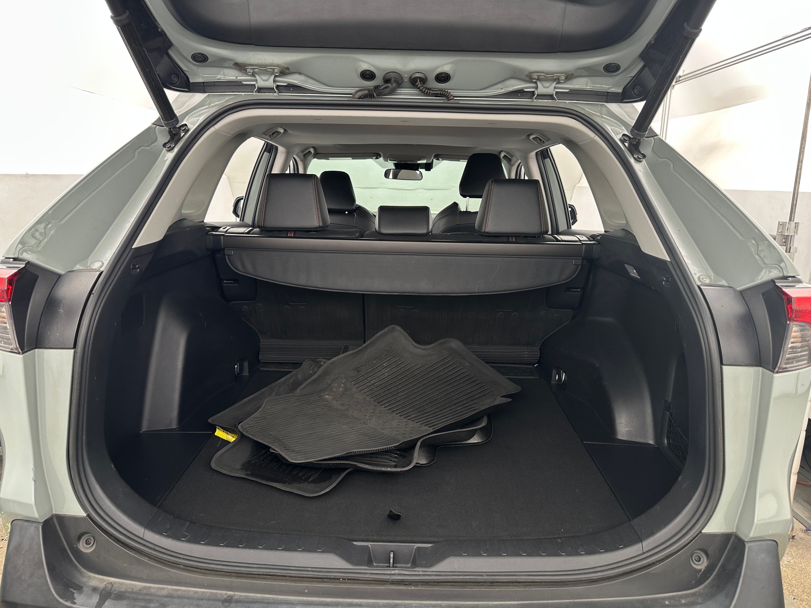 Thumbnail: 2021 Toyota RAV4 - 6