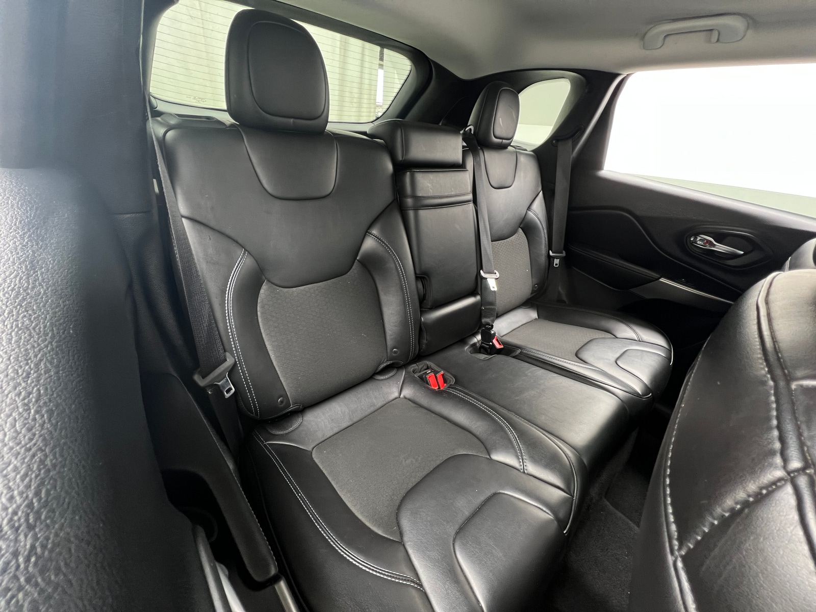 Thumbnail: 2019 Jeep Cherokee - 6