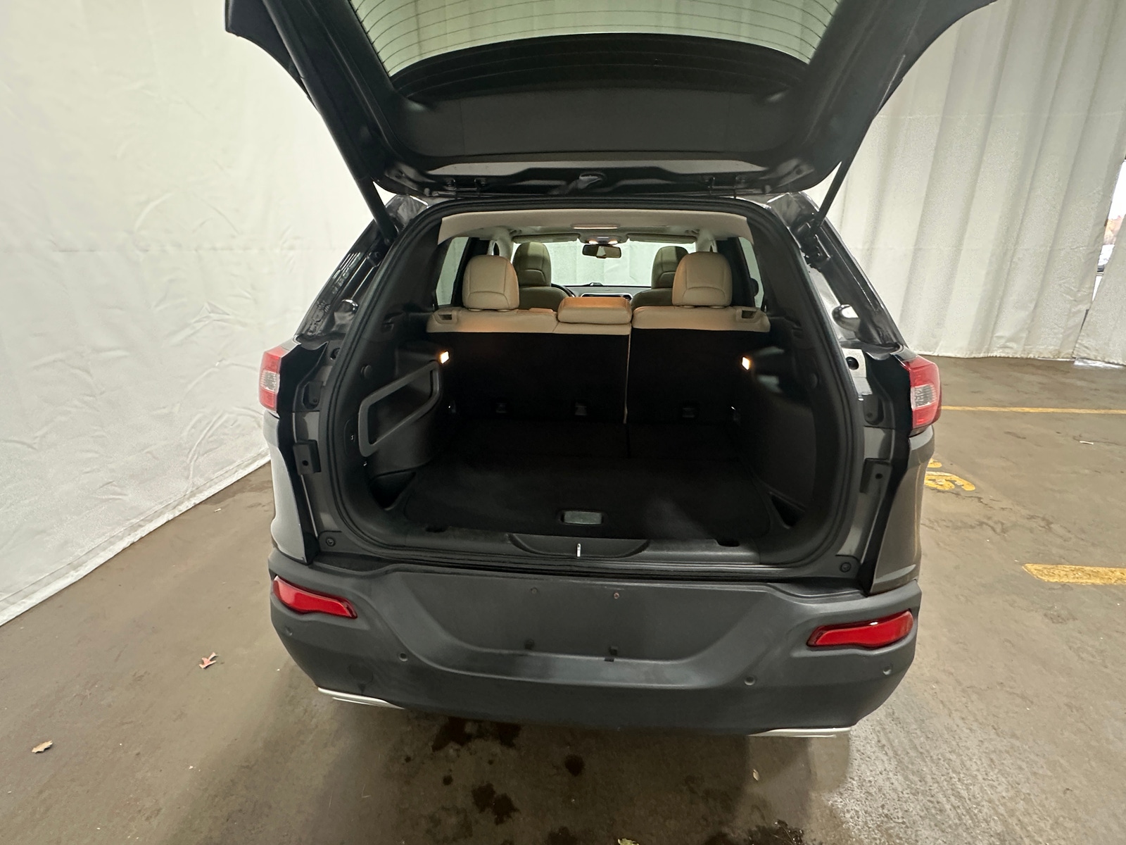 Thumbnail: 2018 Jeep Cherokee - 6