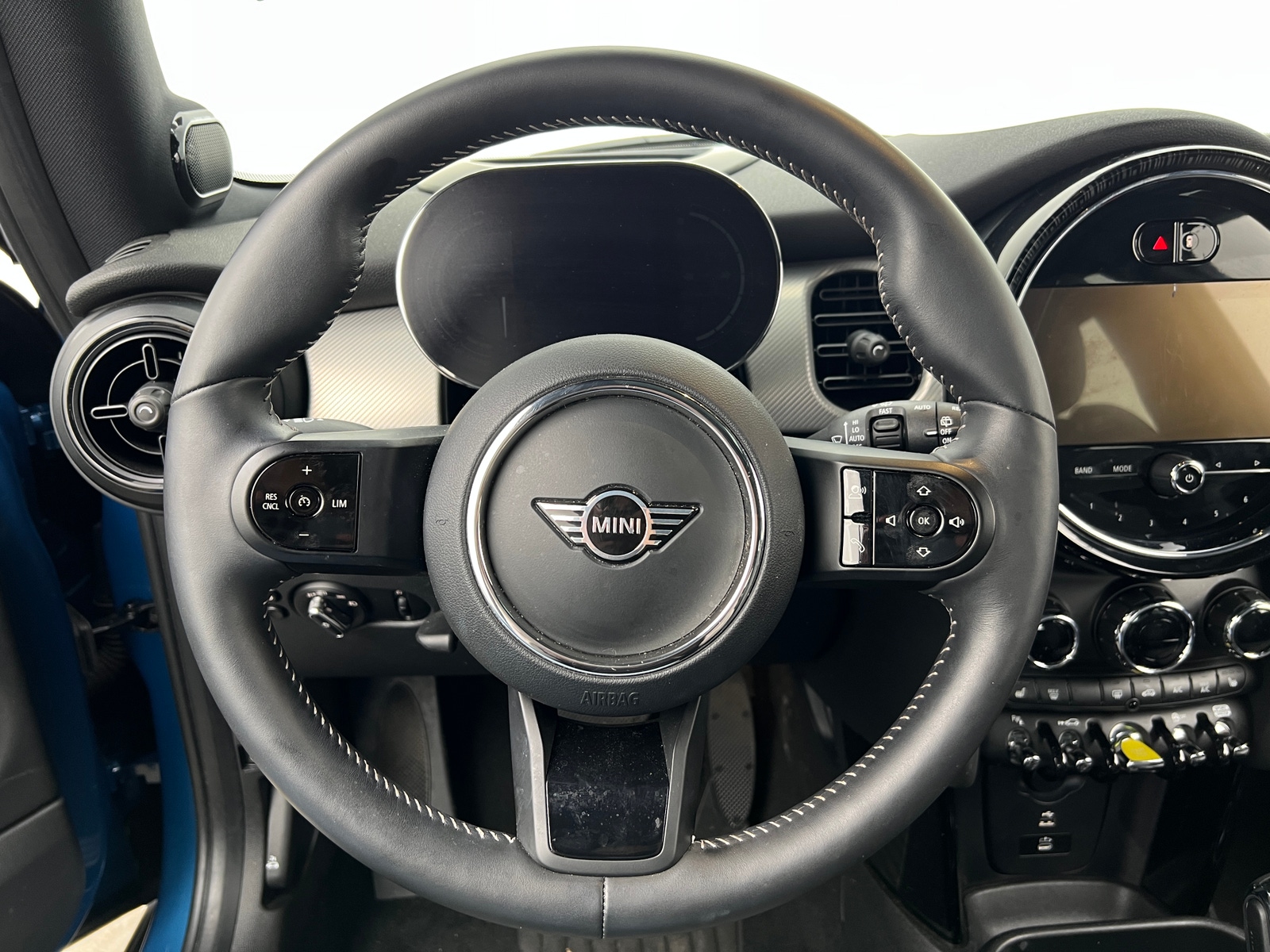 Thumbnail: 2023 MINI Cooper Hardtop - 4