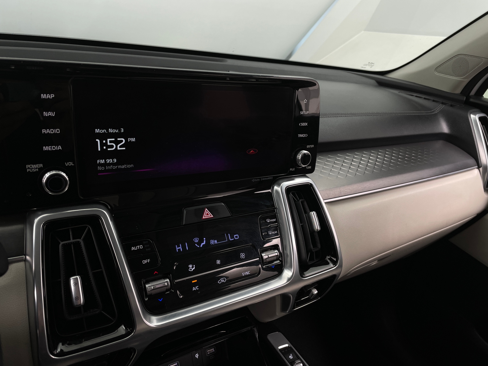 Thumbnail: 2022 Kia Sorento - 3