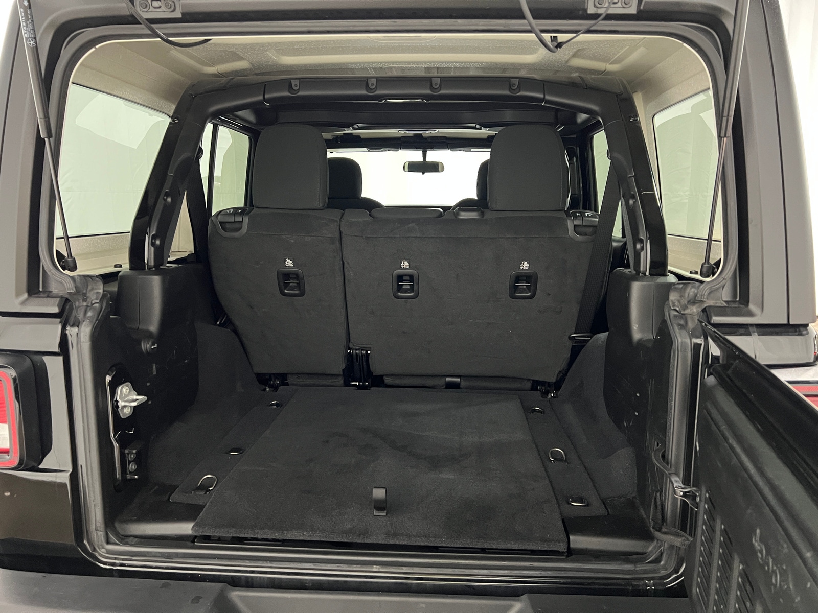 Thumbnail: 2022 Jeep Wrangler - 7