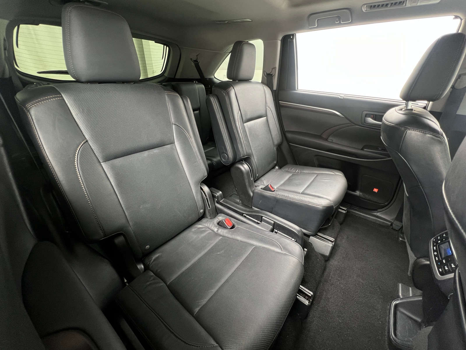 Thumbnail: 2016 Toyota Highlander - 5