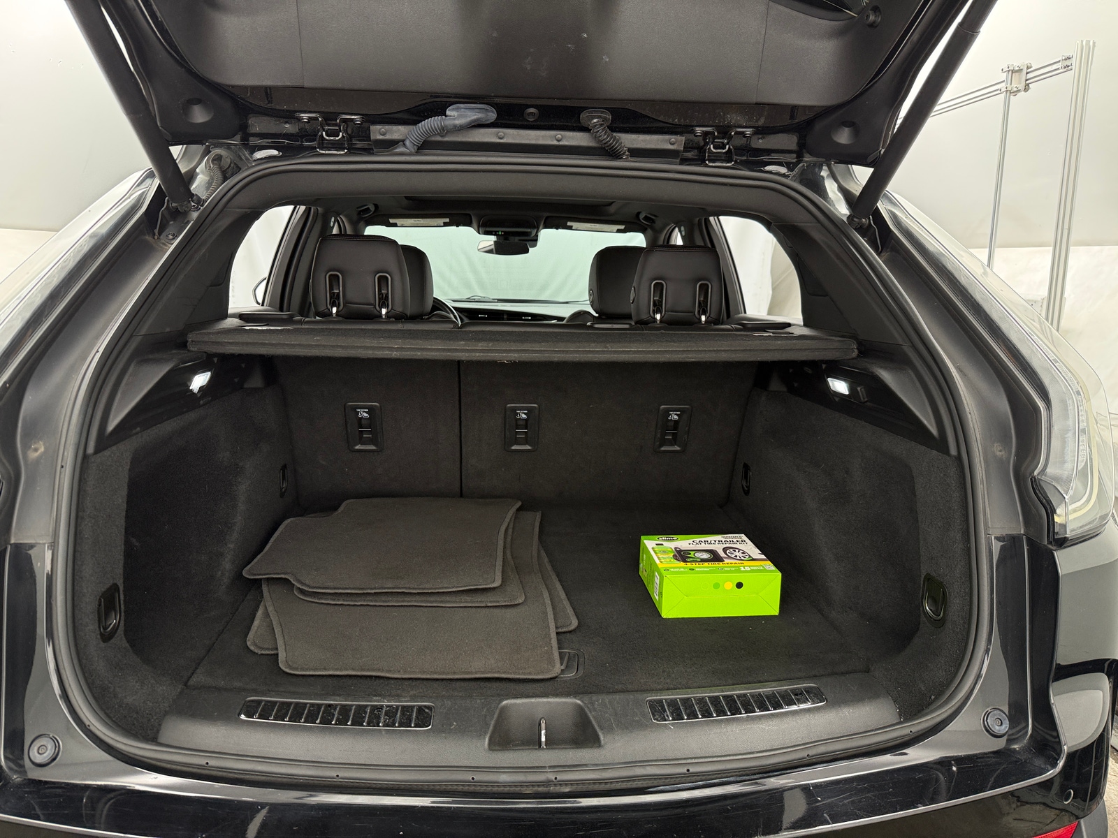 Thumbnail: 2020 Cadillac XT4 - 6