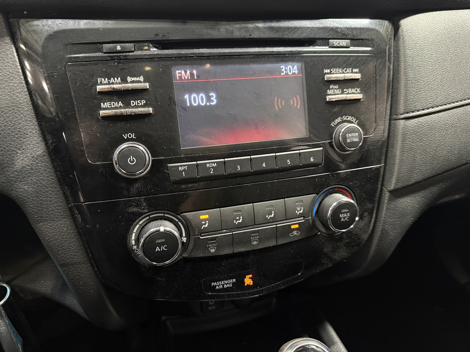 Thumbnail: 2017 Nissan Rogue - 4