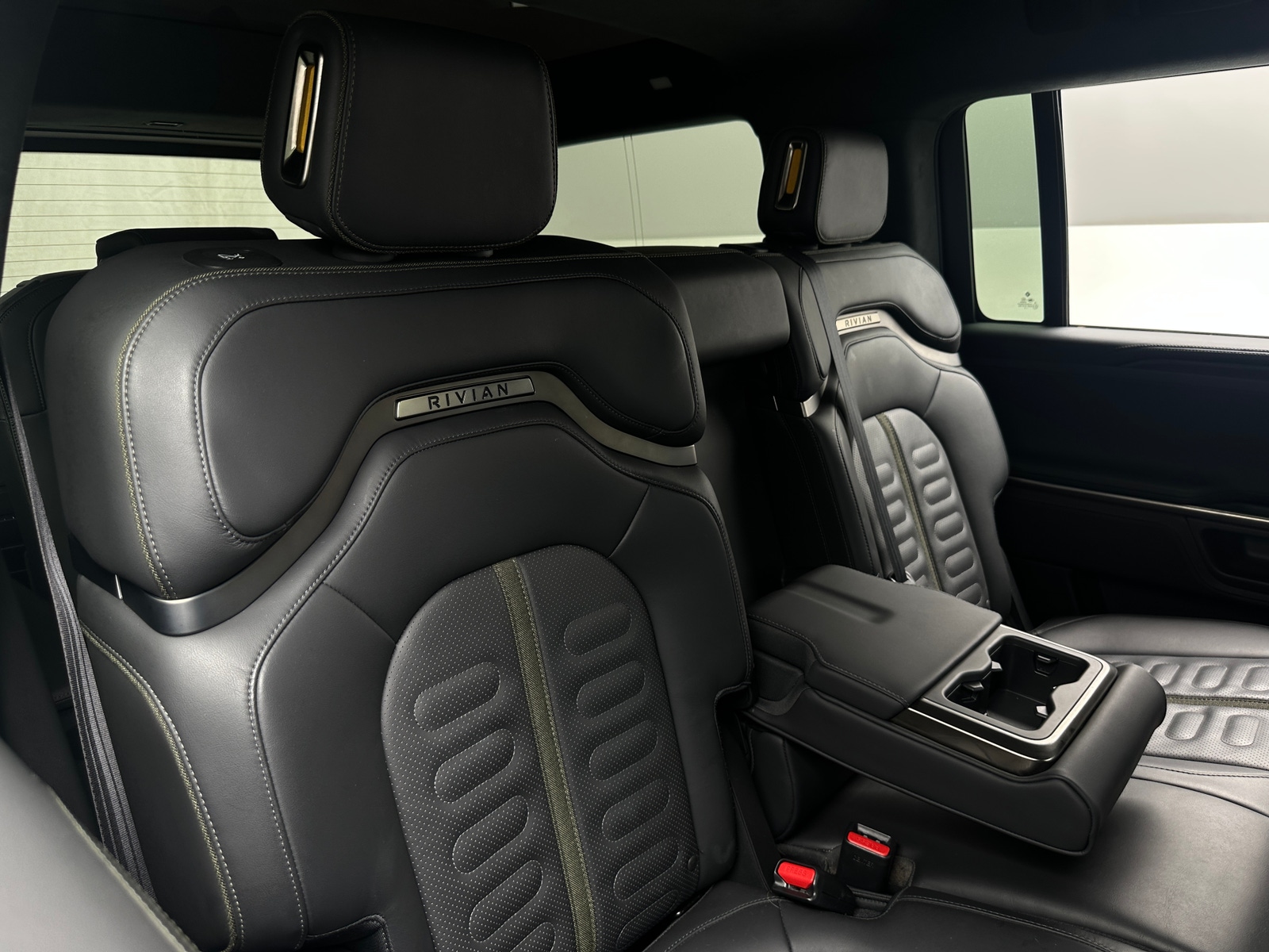 Thumbnail: 2023 Rivian R1S - 5