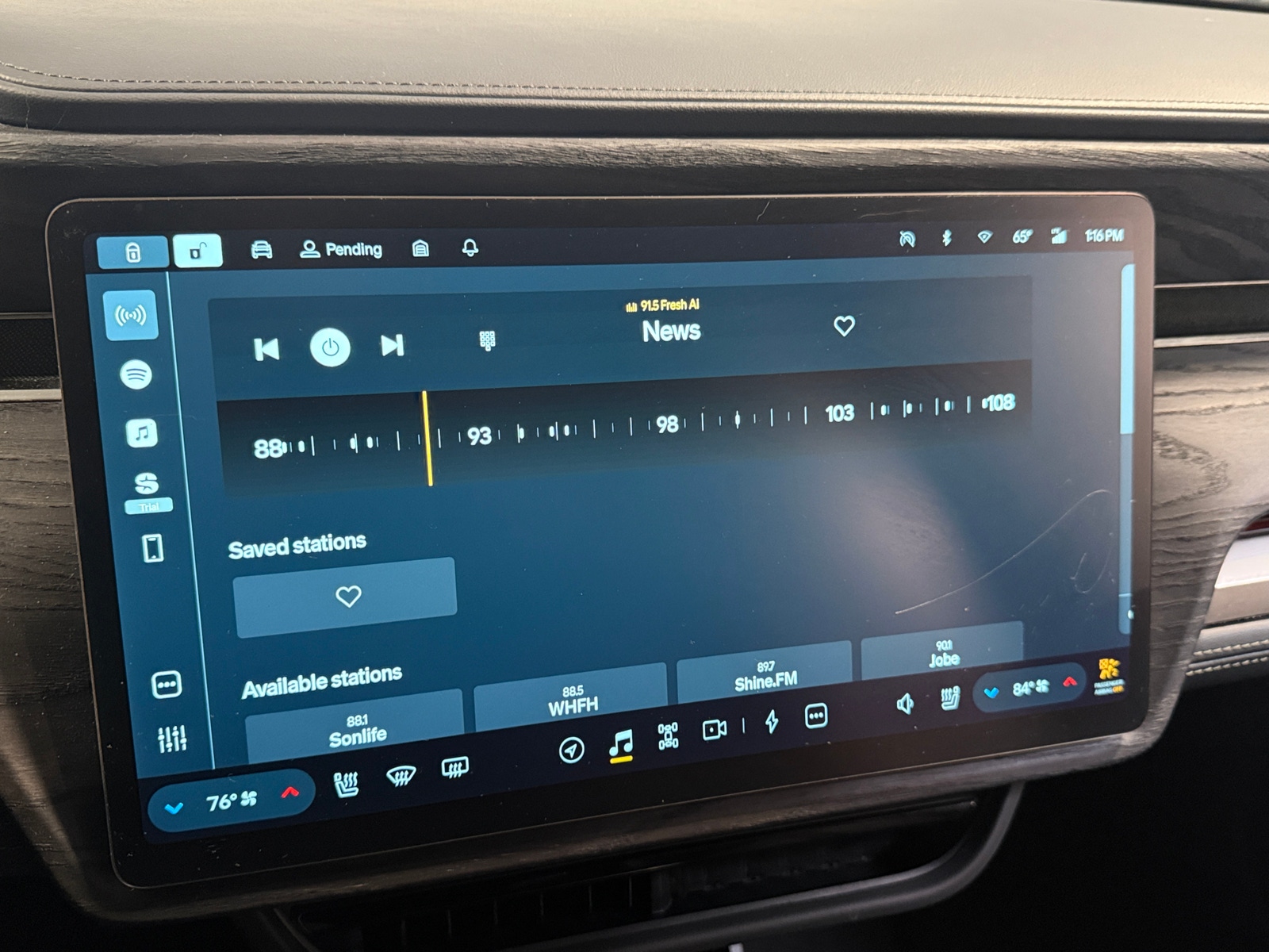 Thumbnail: 2023 Rivian R1S - 3