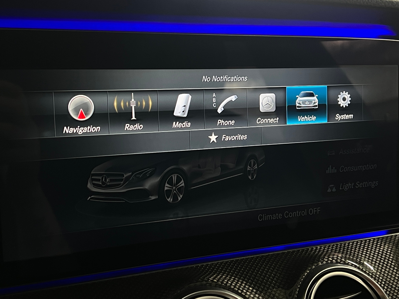 Thumbnail: 2017 Mercedes-Benz E-Class - 3