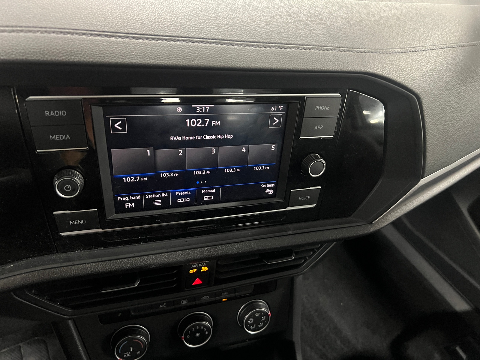 Thumbnail: 2023 Volkswagen Jetta - 4