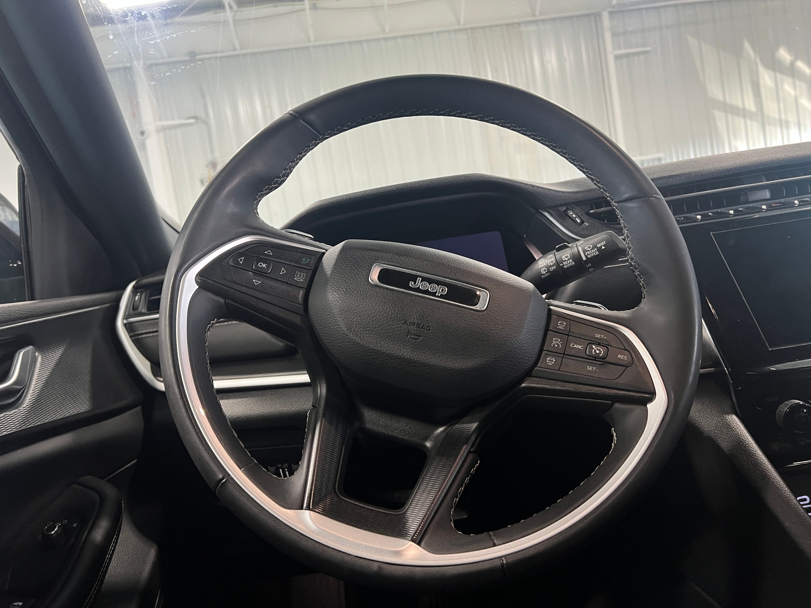 Thumbnail: 2023 Jeep Grand Cherokee L - 5