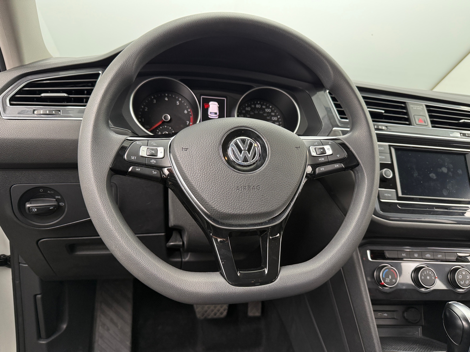 Thumbnail: 2020 Volkswagen Tiguan - 5