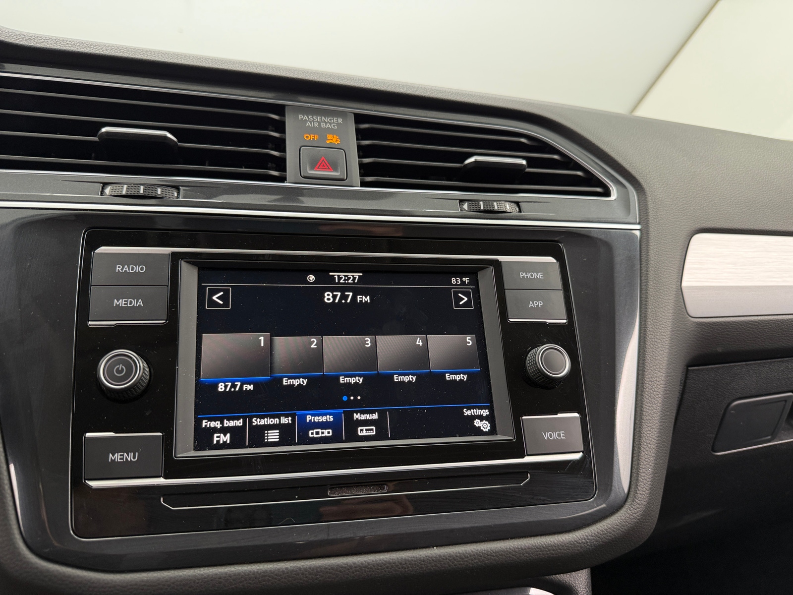 Thumbnail: 2020 Volkswagen Tiguan - 4