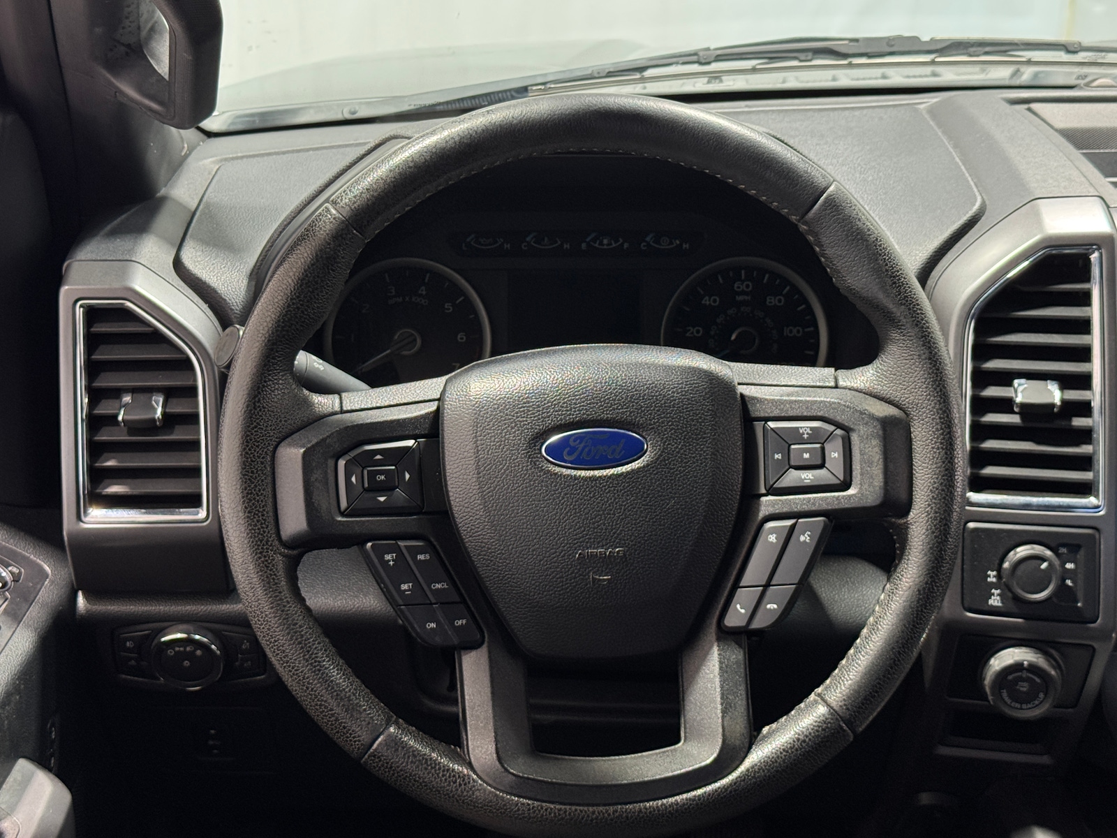 Thumbnail: 2016 Ford Econoline - 5