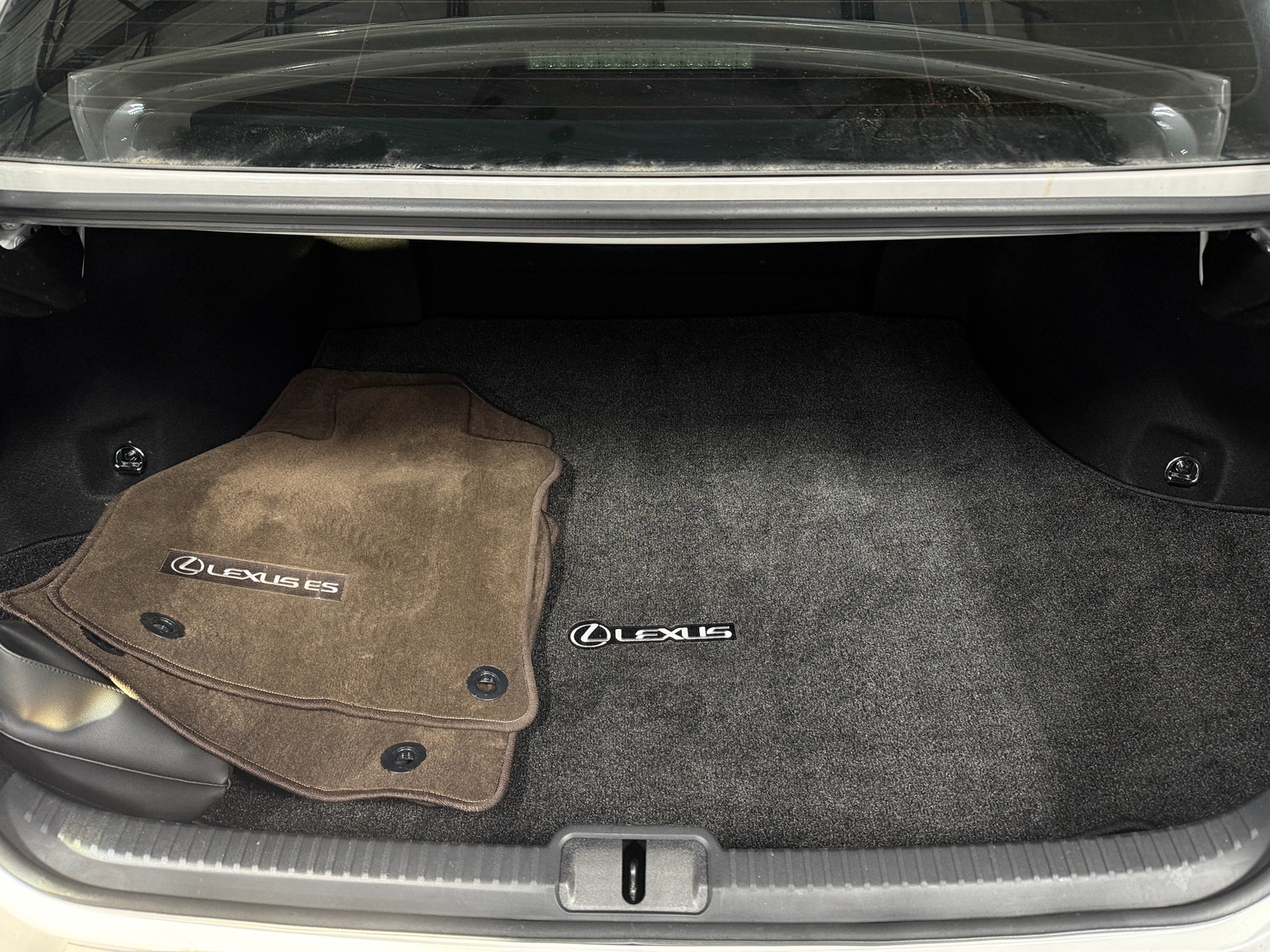 Thumbnail: 2020 Lexus ES - 6