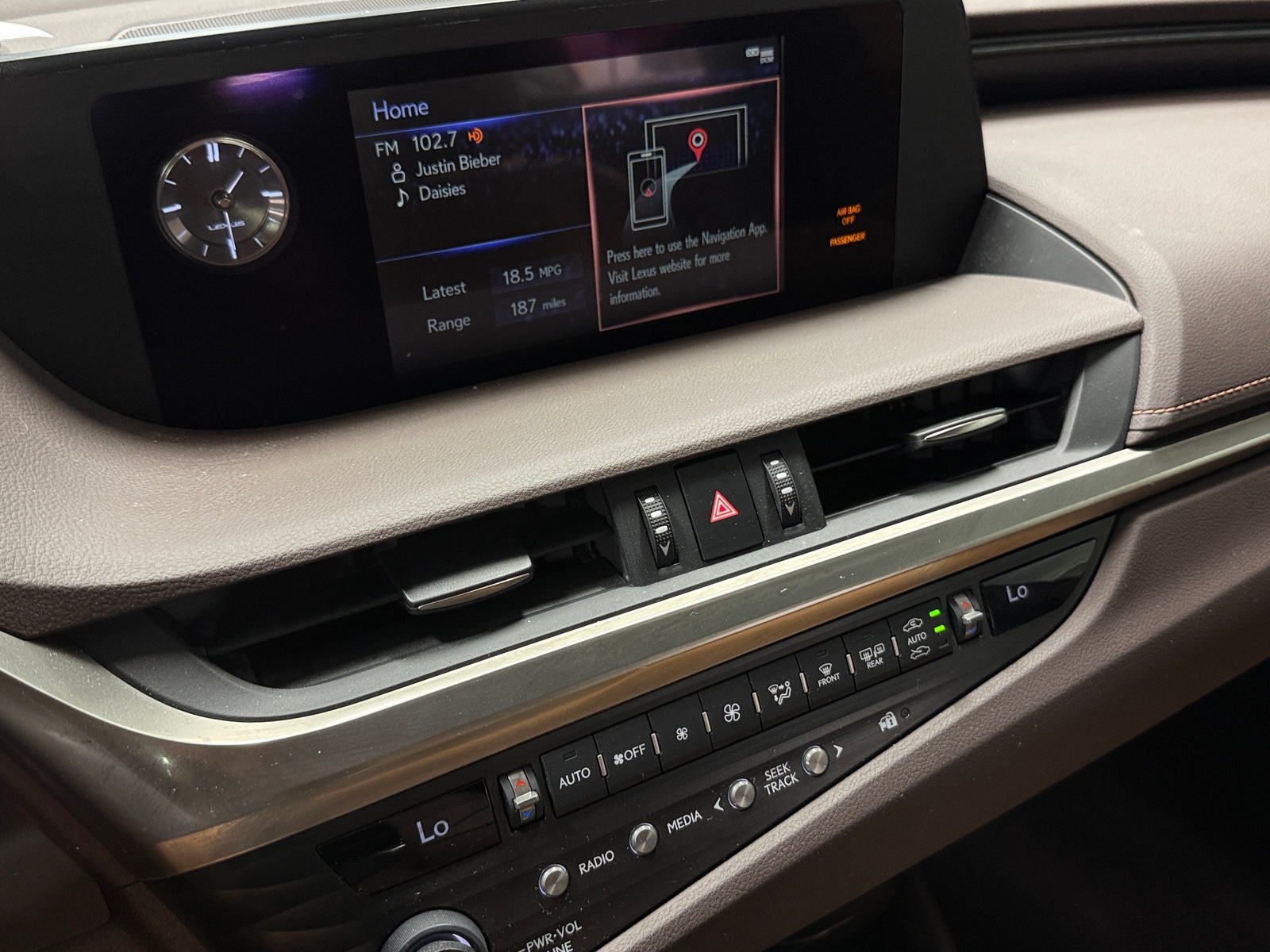 Thumbnail: 2020 Lexus ES - 3