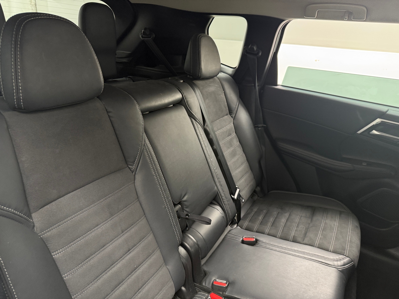 Thumbnail: 2023 Mitsubishi Outlander - 5