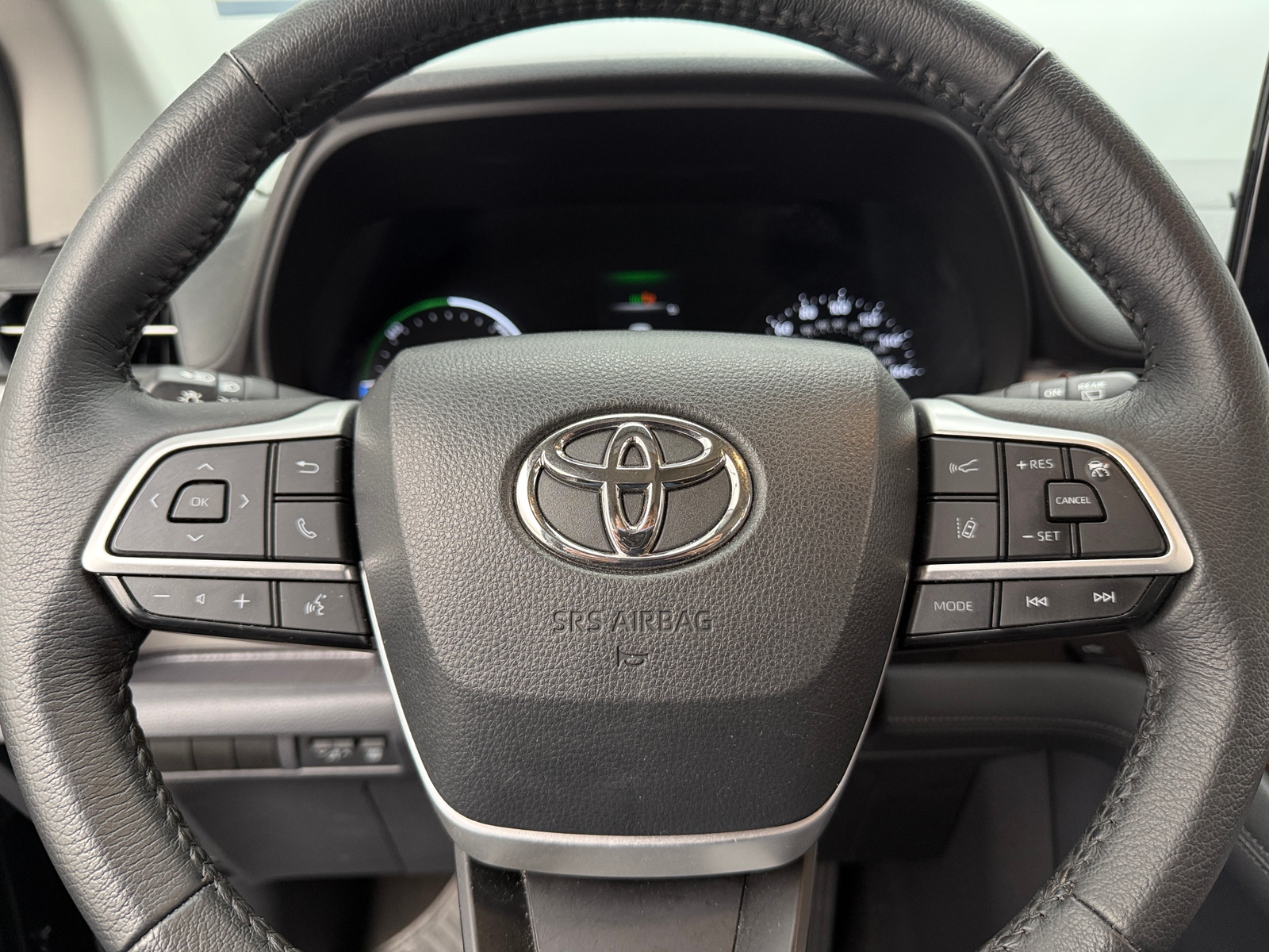 Thumbnail: 2023 Toyota Sienna - 4