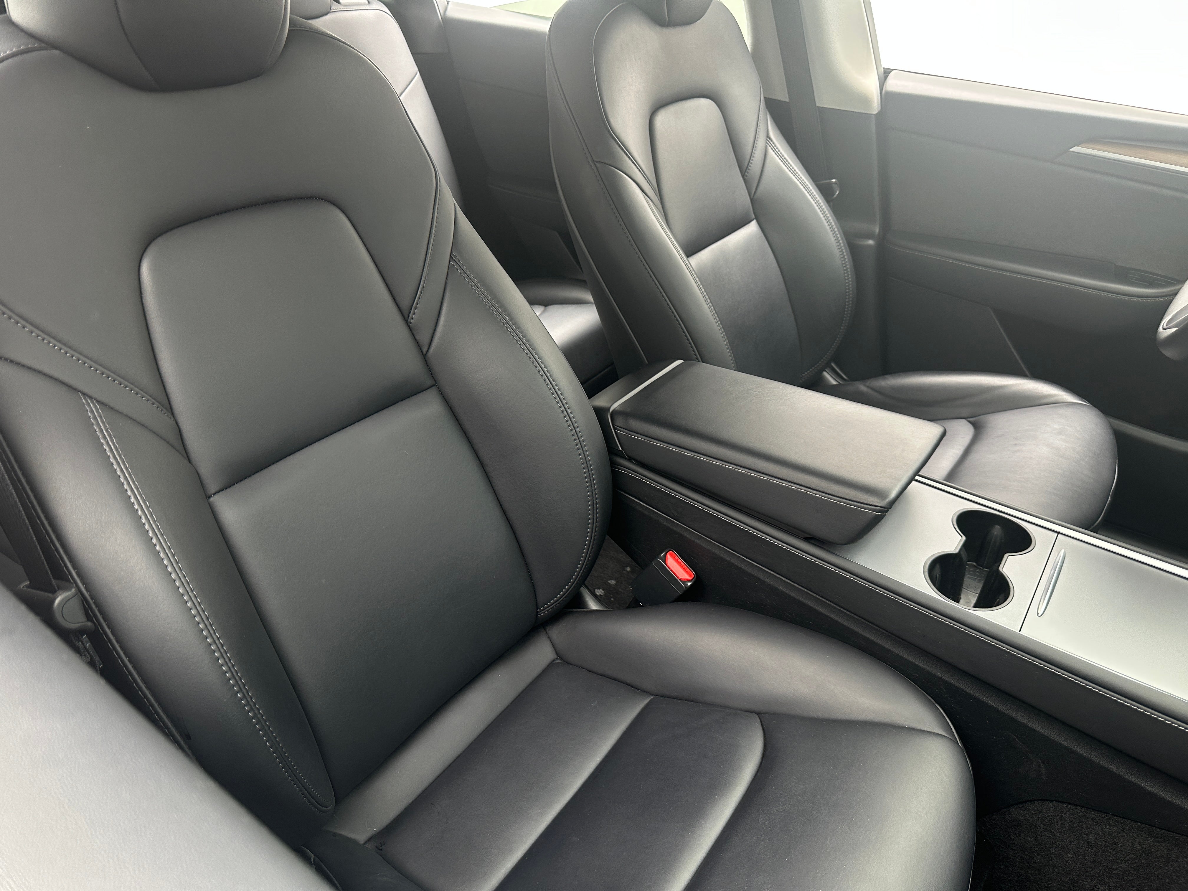 Used 2024 Tesla Model Y Long Range with VIN 7SAYGDEE7RF024971 for sale in Oak Creek, WI