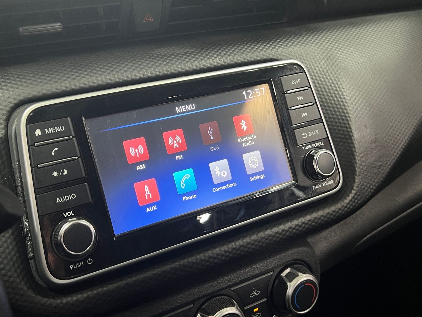 Thumbnail: 2019 Nissan Kicks - 4