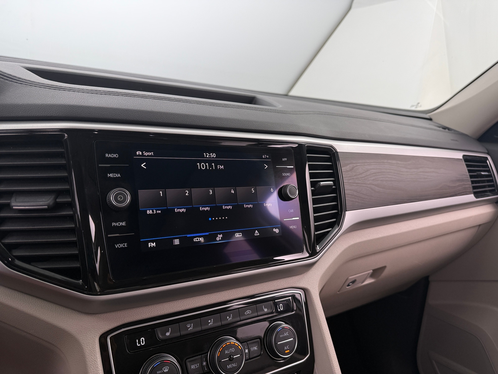 Thumbnail: 2022 Volkswagen Atlas - 3