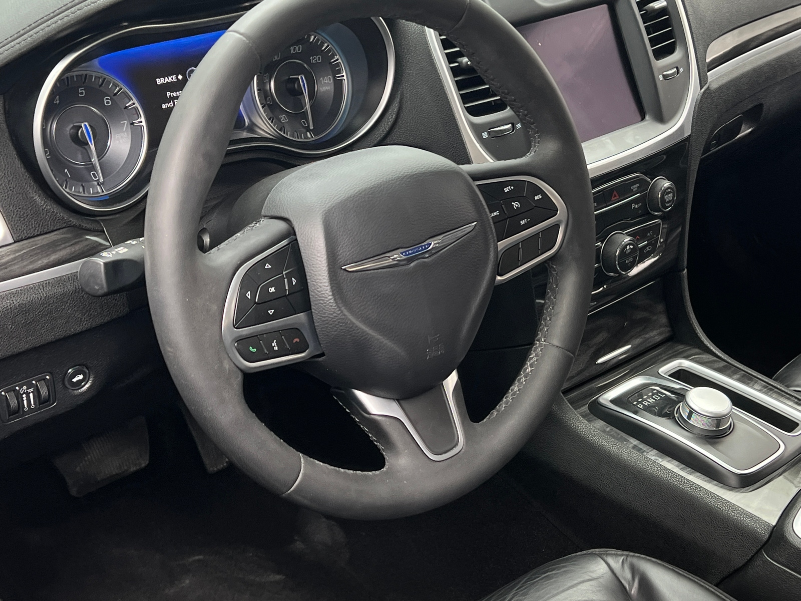 Thumbnail: 2022 Chrysler 300 - 4