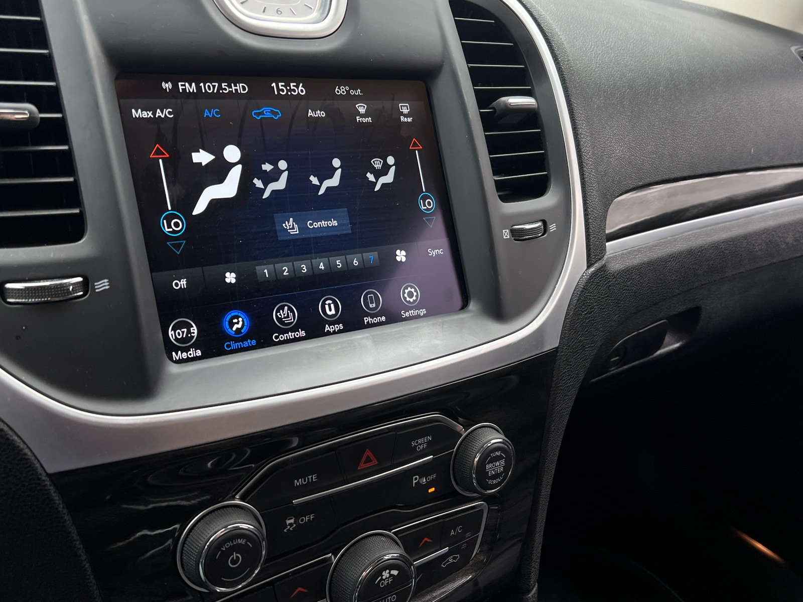 Thumbnail: 2022 Chrysler 300 - 3