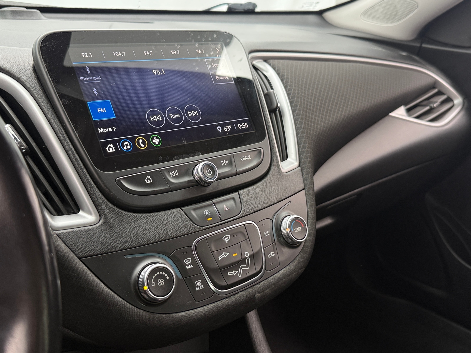 Thumbnail: 2021 Chevrolet Malibu - 4