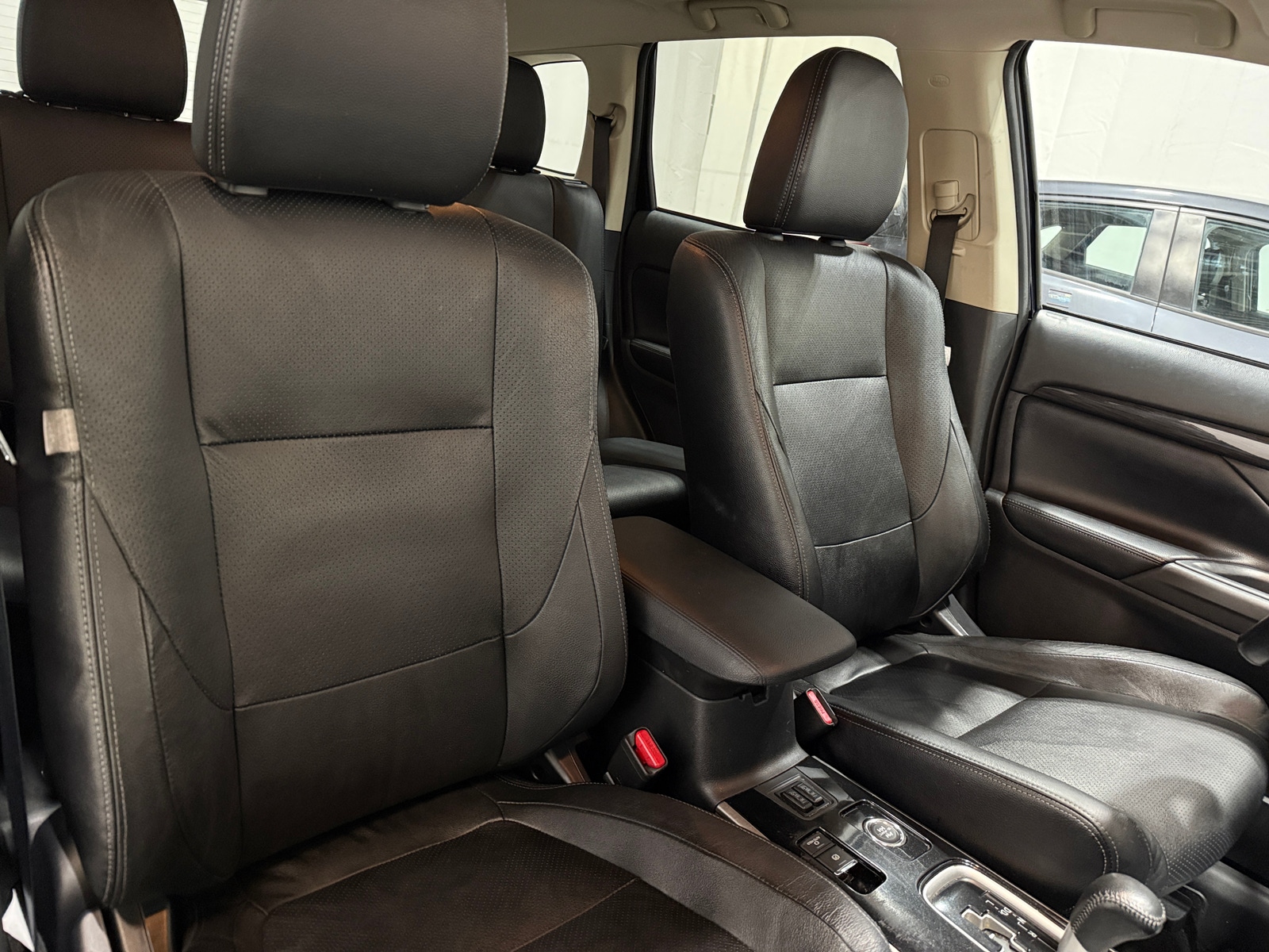 Thumbnail: 2018 Mitsubishi Outlander - 2