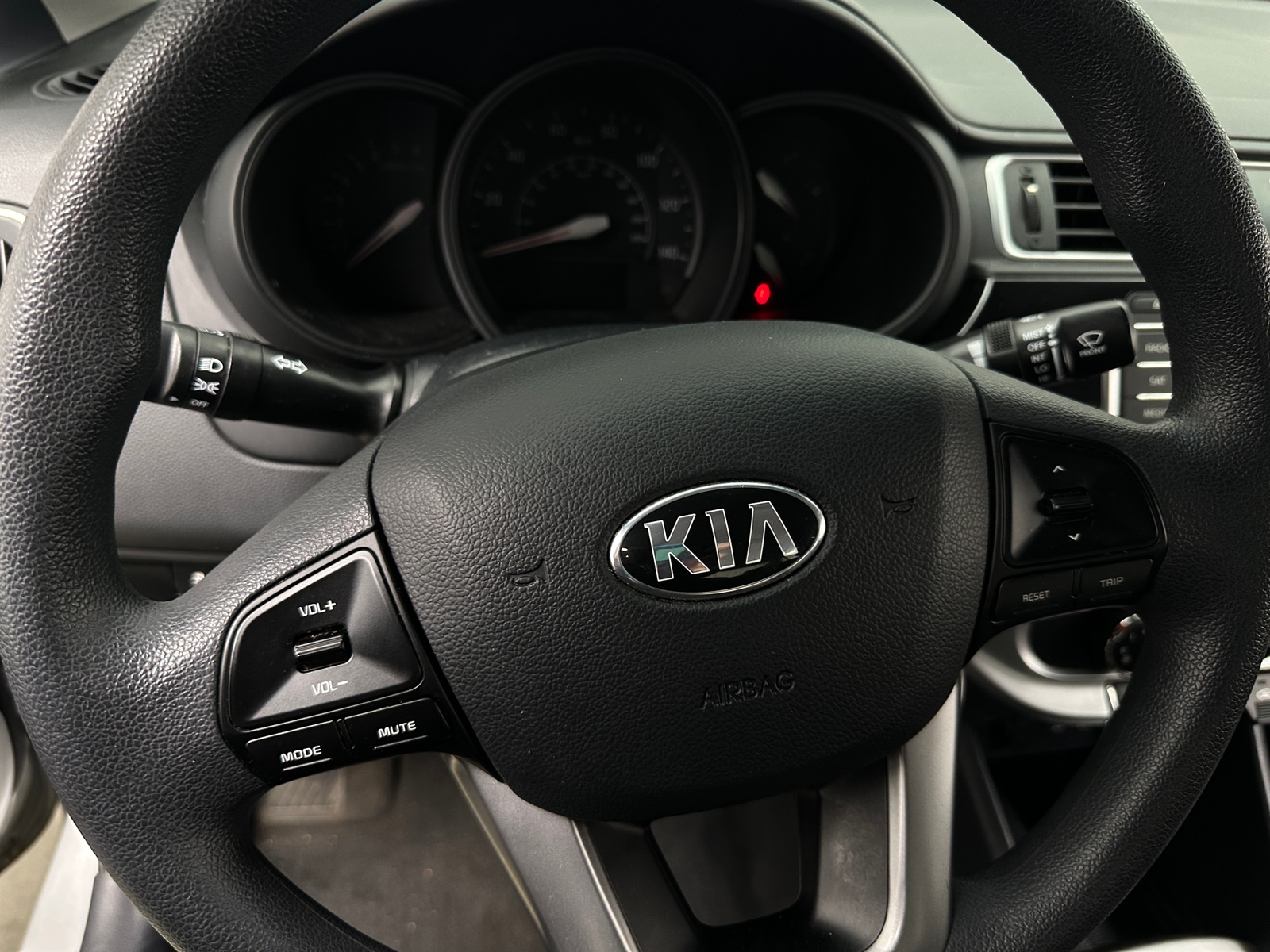 Thumbnail: 2016 Kia Rio - 5