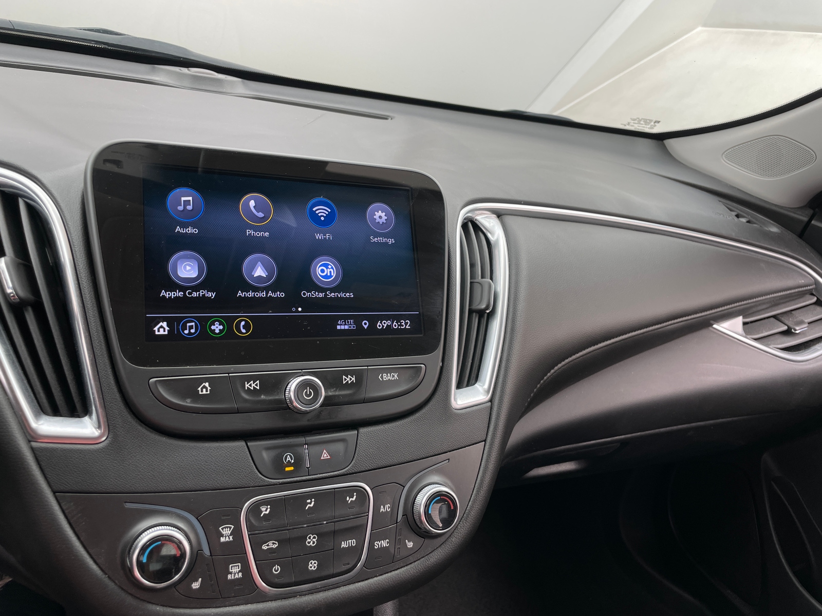 Thumbnail: 2020 Chevrolet Malibu - 3