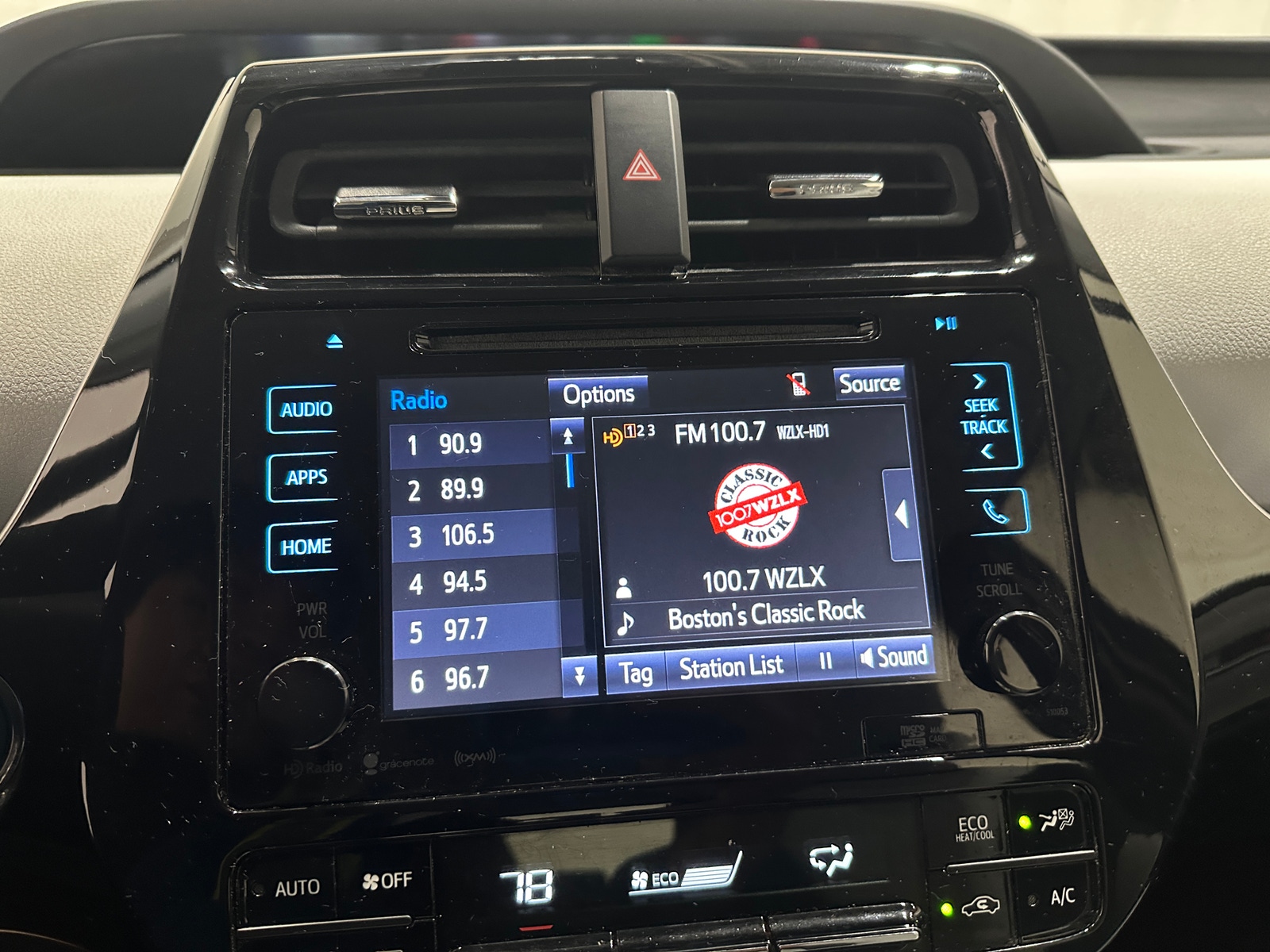 Thumbnail: 2017 Toyota Prius - 4