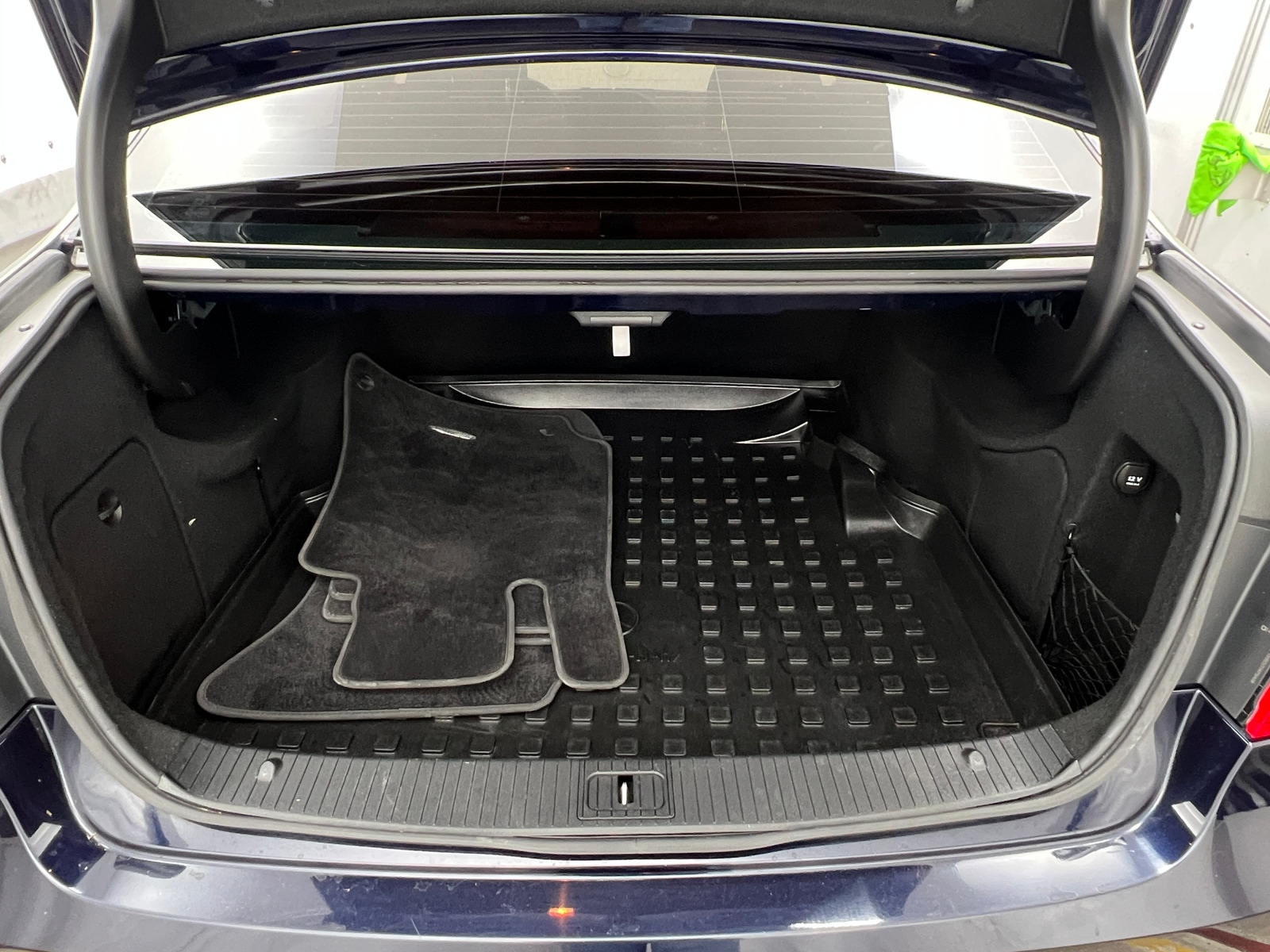 Thumbnail: 2011 Mercedes-Benz E-Class - 6