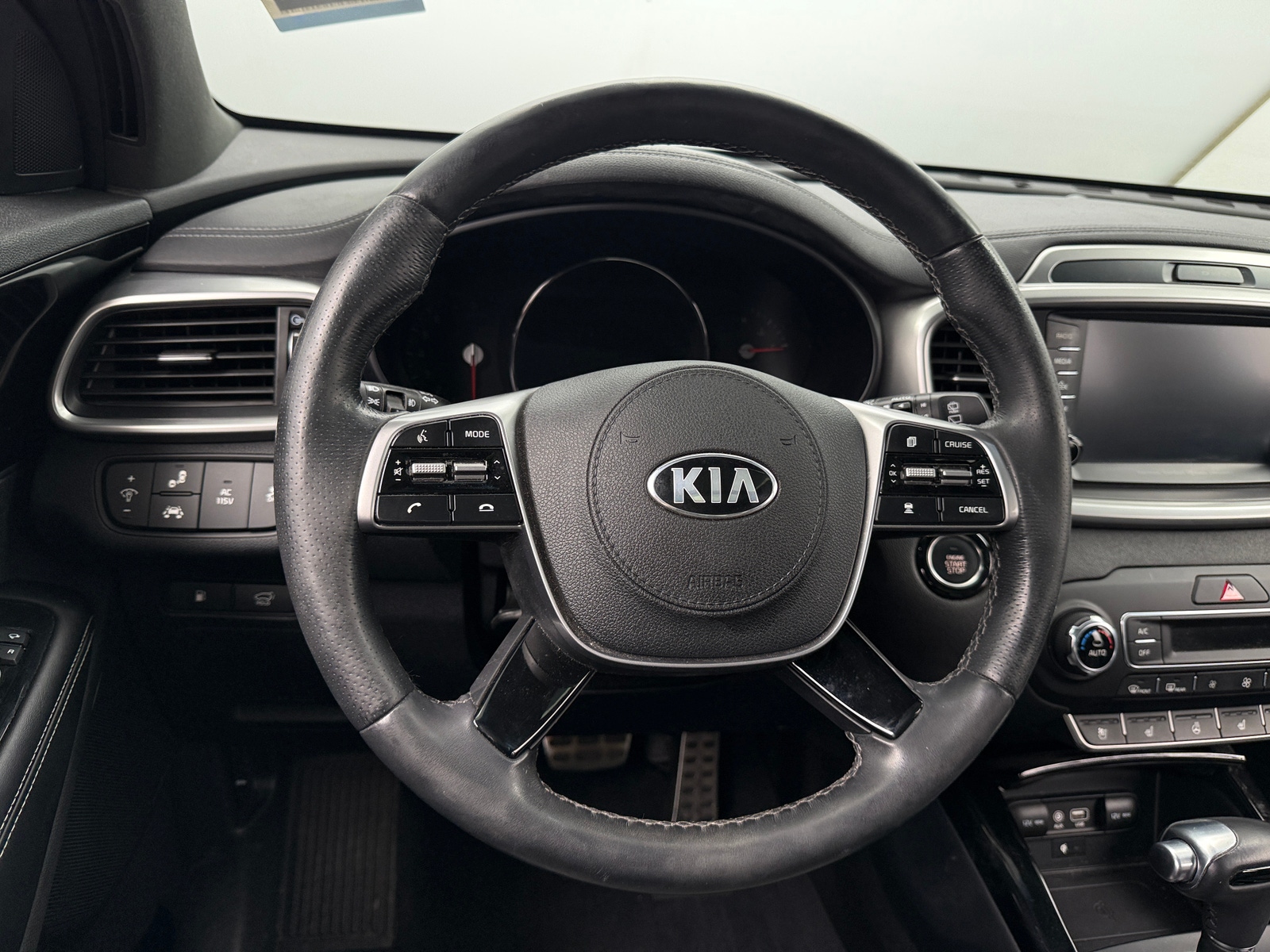 Thumbnail: 2019 Kia Sorento - 4
