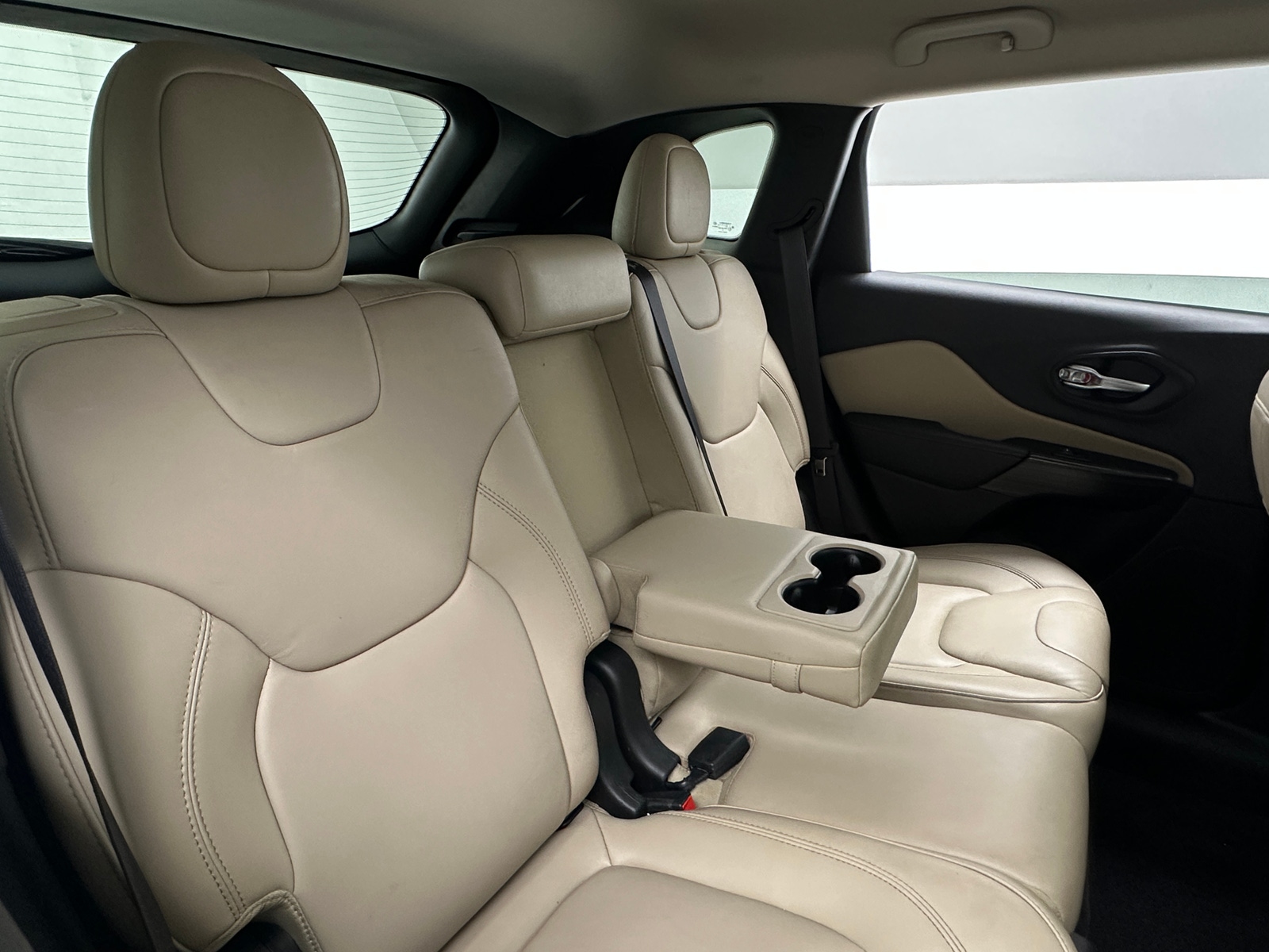 Thumbnail: 2017 Jeep Cherokee - 5