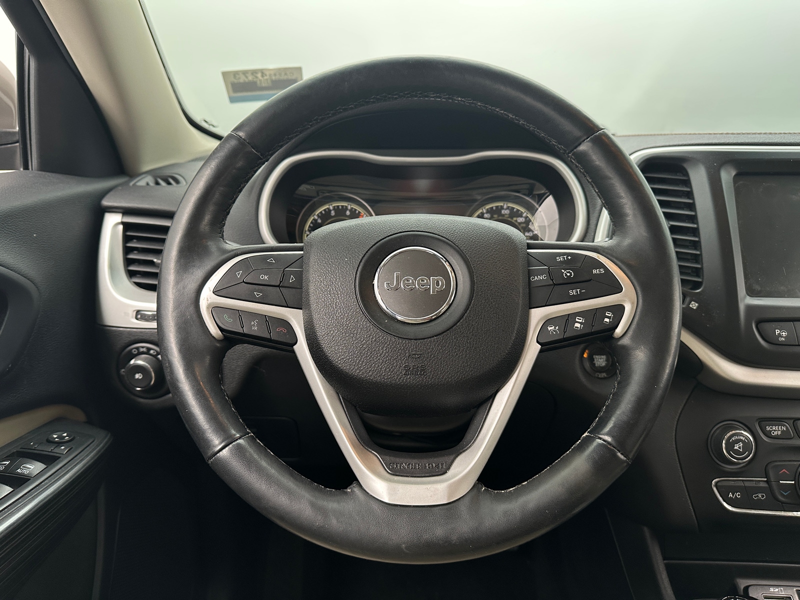 Thumbnail: 2017 Jeep Cherokee - 4