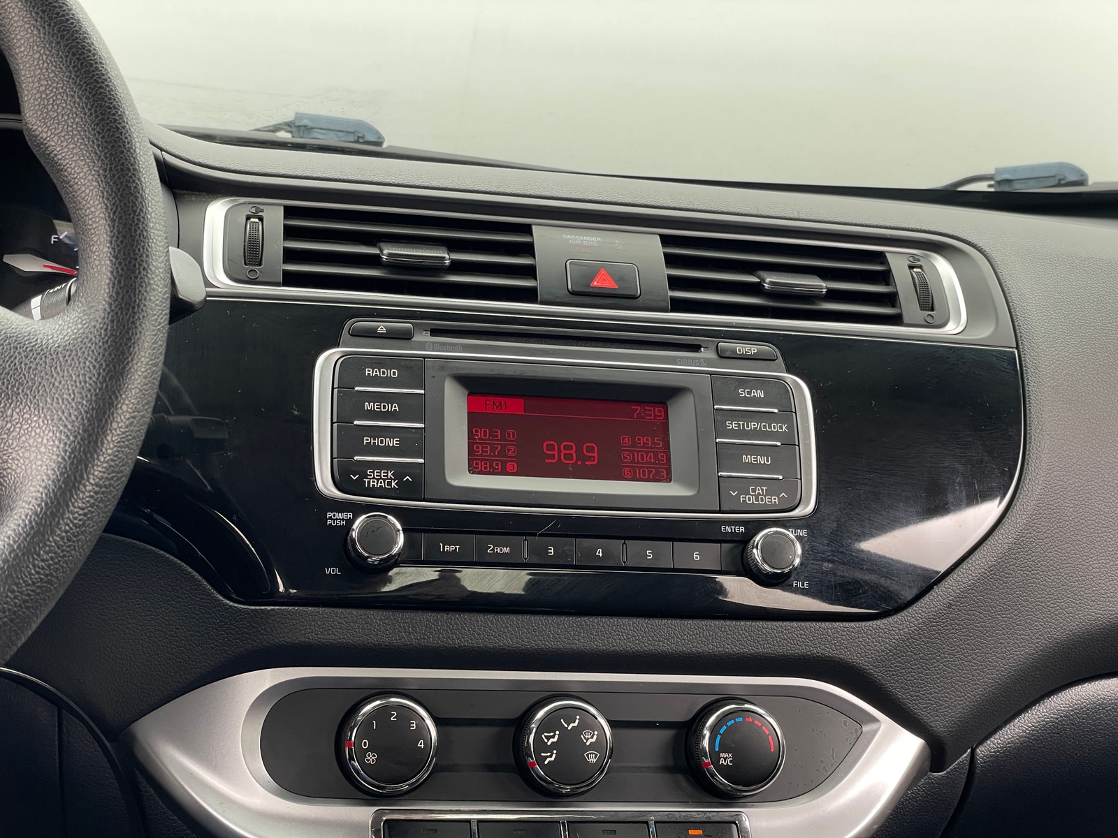 Thumbnail: 2016 Kia Rio - 4